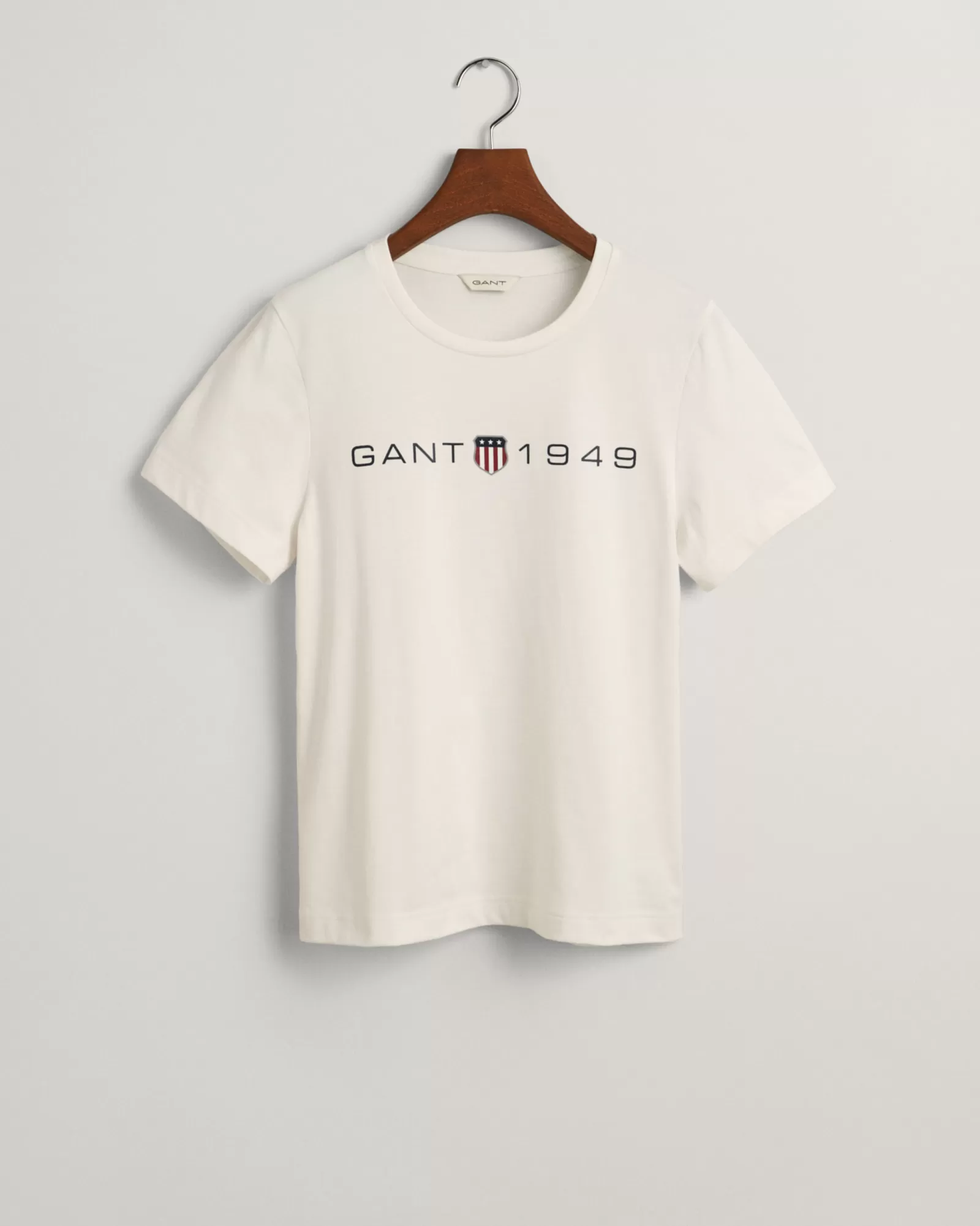 GANT Archive Shield Print T-Shirt | T-shirtar & Toppar