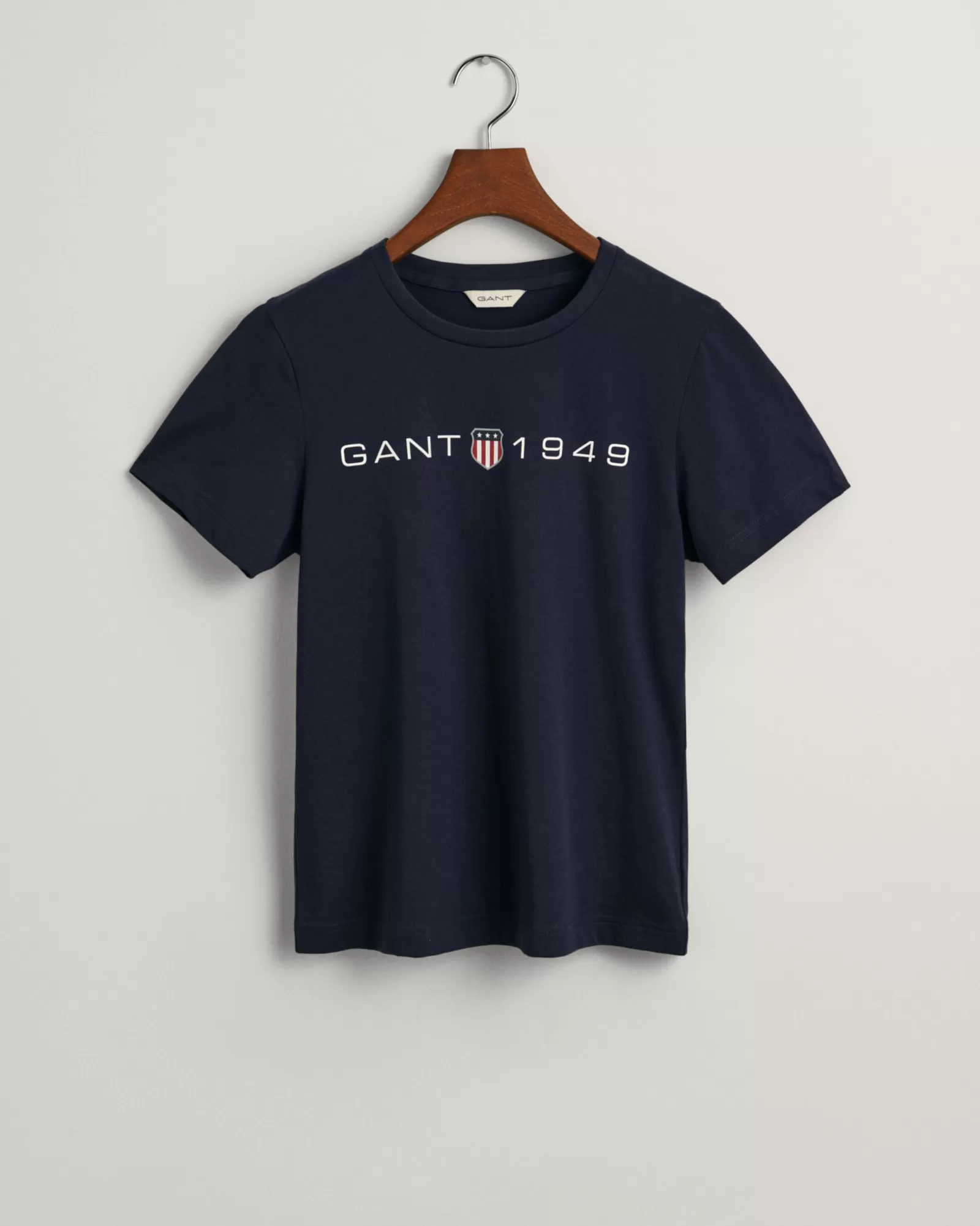 GANT Archive Shield Print T-Shirt | T-shirtar & Toppar