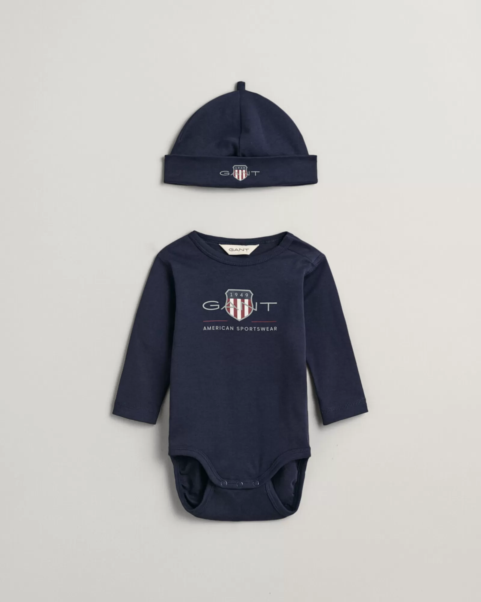 GANT Baby Archive Shield Bodysuit & Beanie | Barn Sets | Bodies & Sparkdräkter