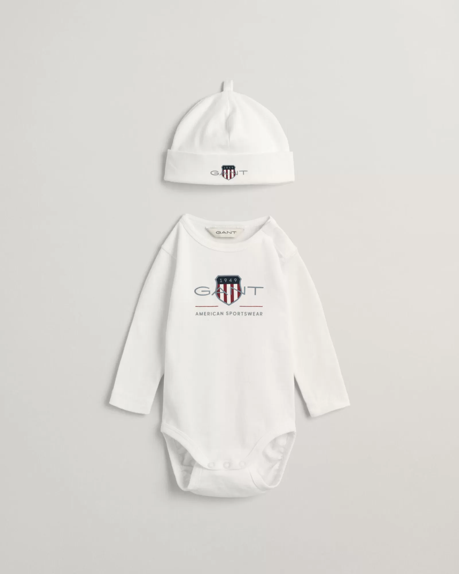 GANT Baby Archive Shield Bodysuit & Beanie | Barn Sets | Bodies & Sparkdräkter