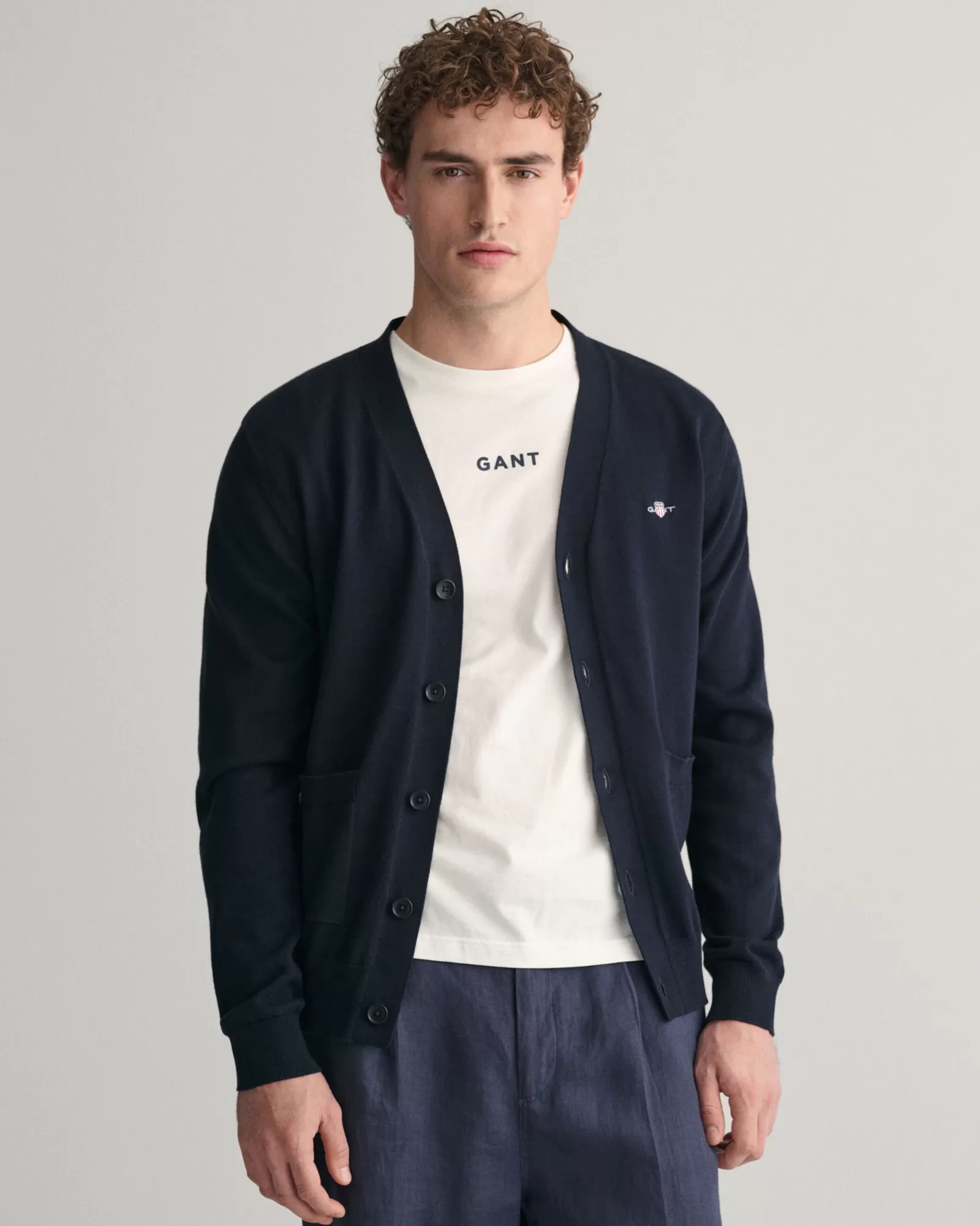 GANT Classic Cotton V-Neck Cardigan | Stickat