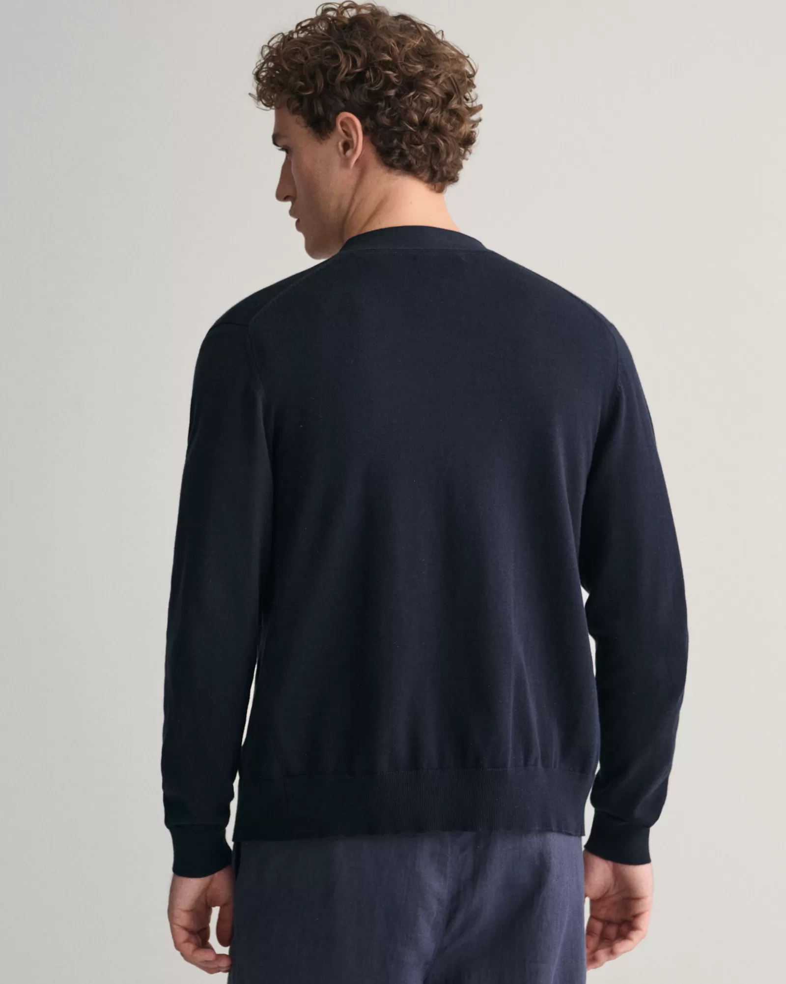 GANT Classic Cotton V-Neck Cardigan | Stickat