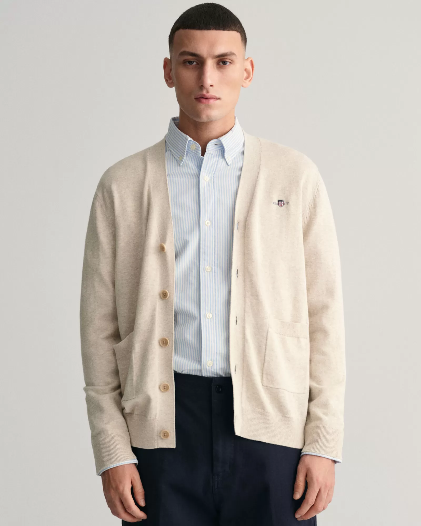 GANT Classic Cotton V-Neck Cardigan | Stickat