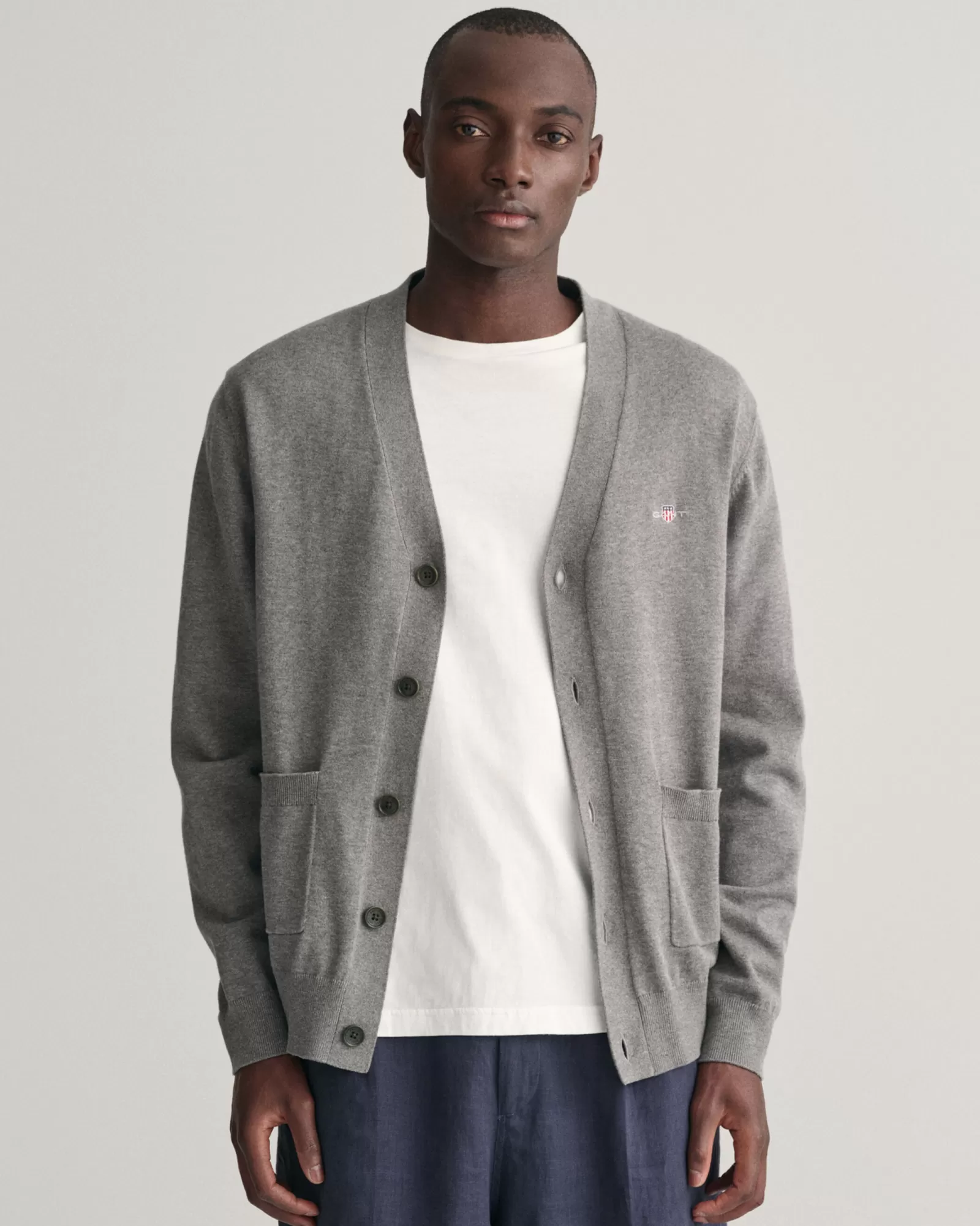 GANT Classic Cotton V-Neck Cardigan | Stickat