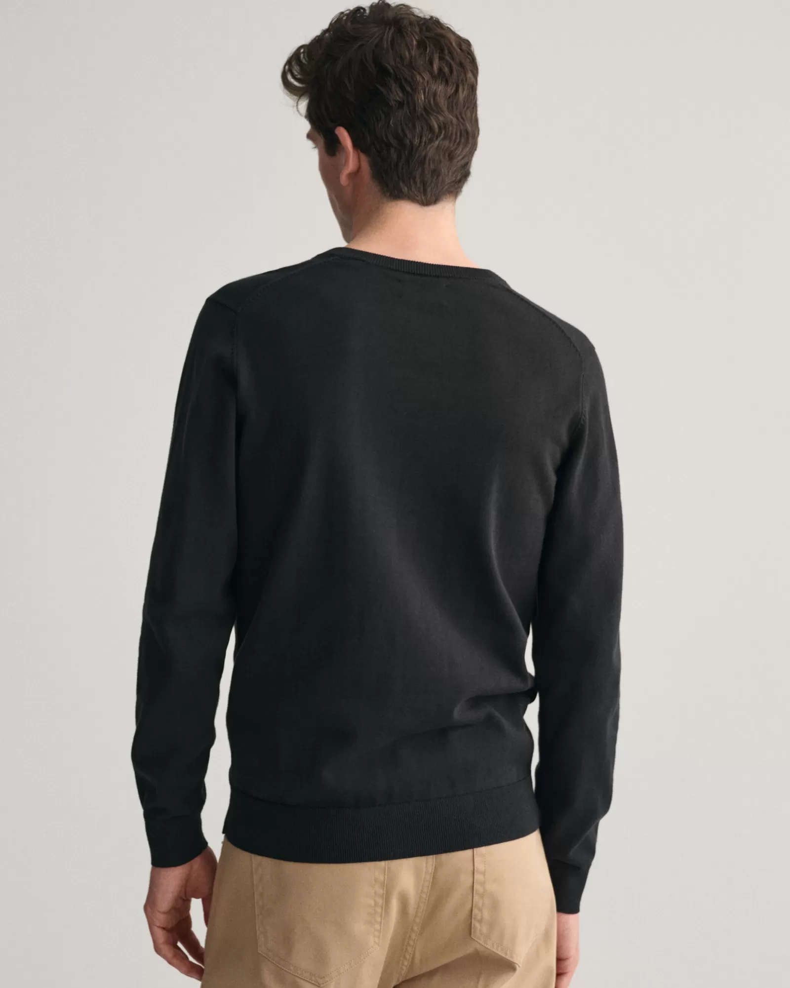 GANT Classic Cotton V-Neck Sweater | Stickat