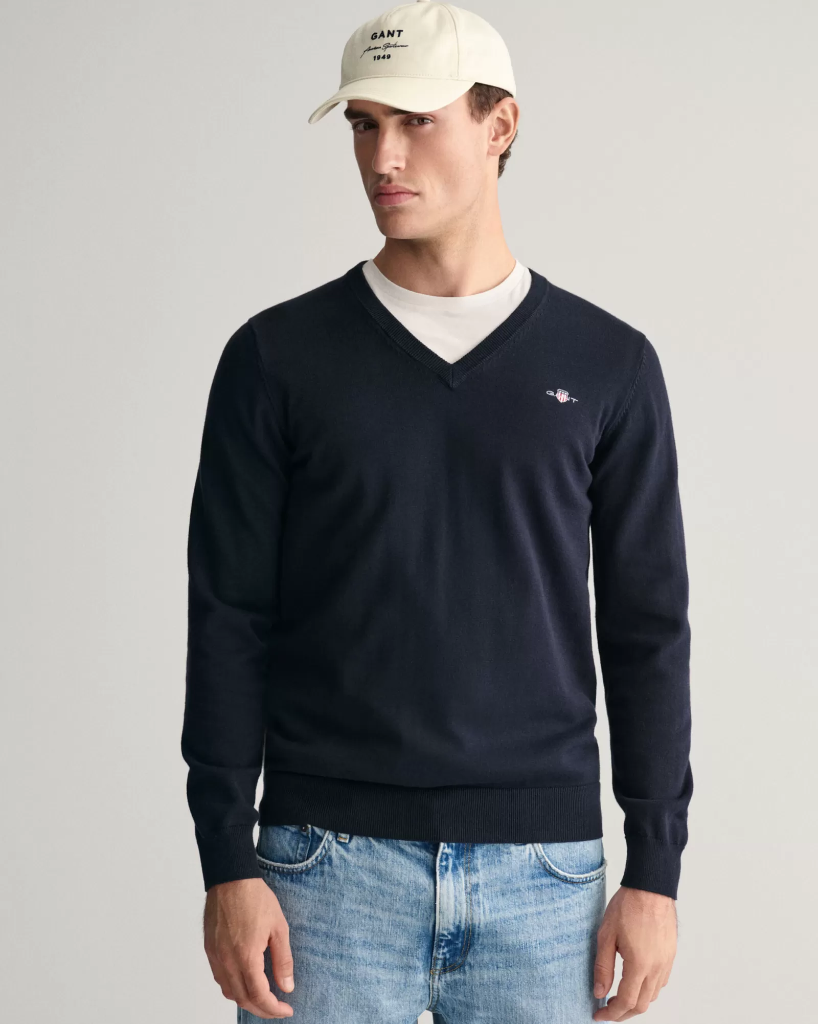 GANT Classic Cotton V-Neck Sweater | Stickat