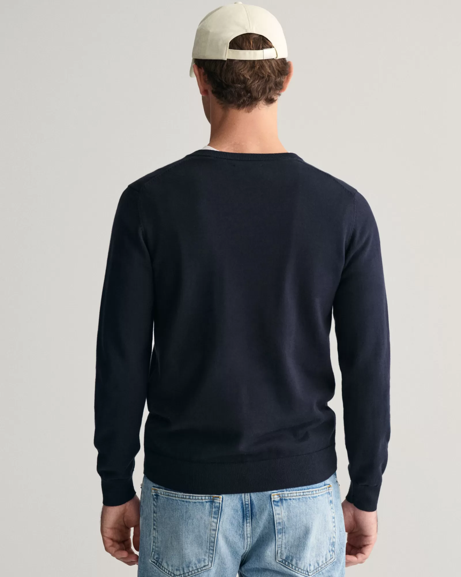 GANT Classic Cotton V-Neck Sweater | Stickat