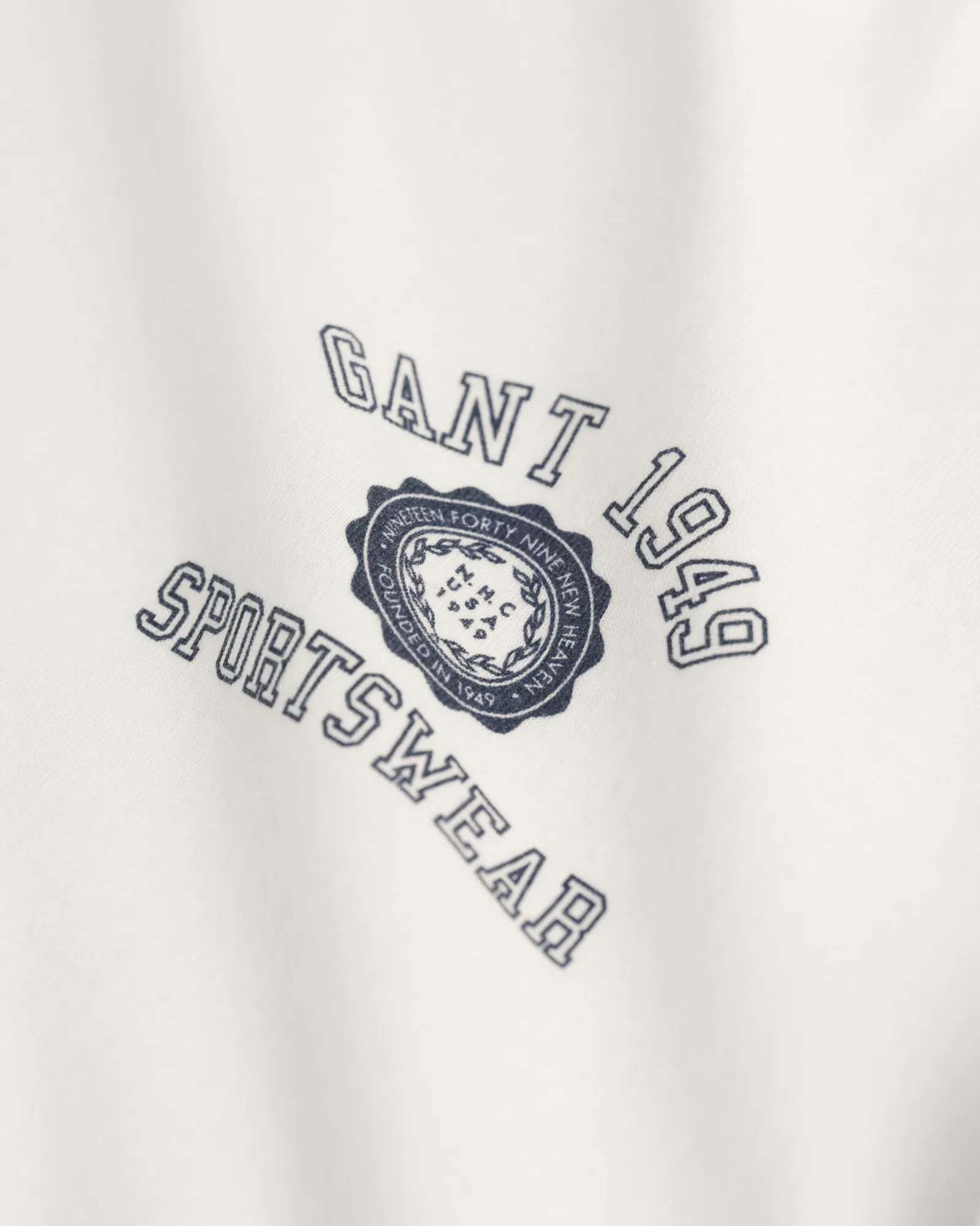 GANT Crest Graphic T-Shirt | T-shirtar & Toppar