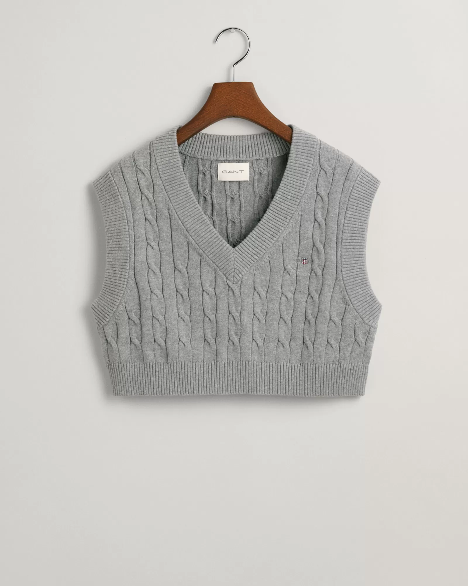 GANT Cropped Cable Knit Vest | Stickat