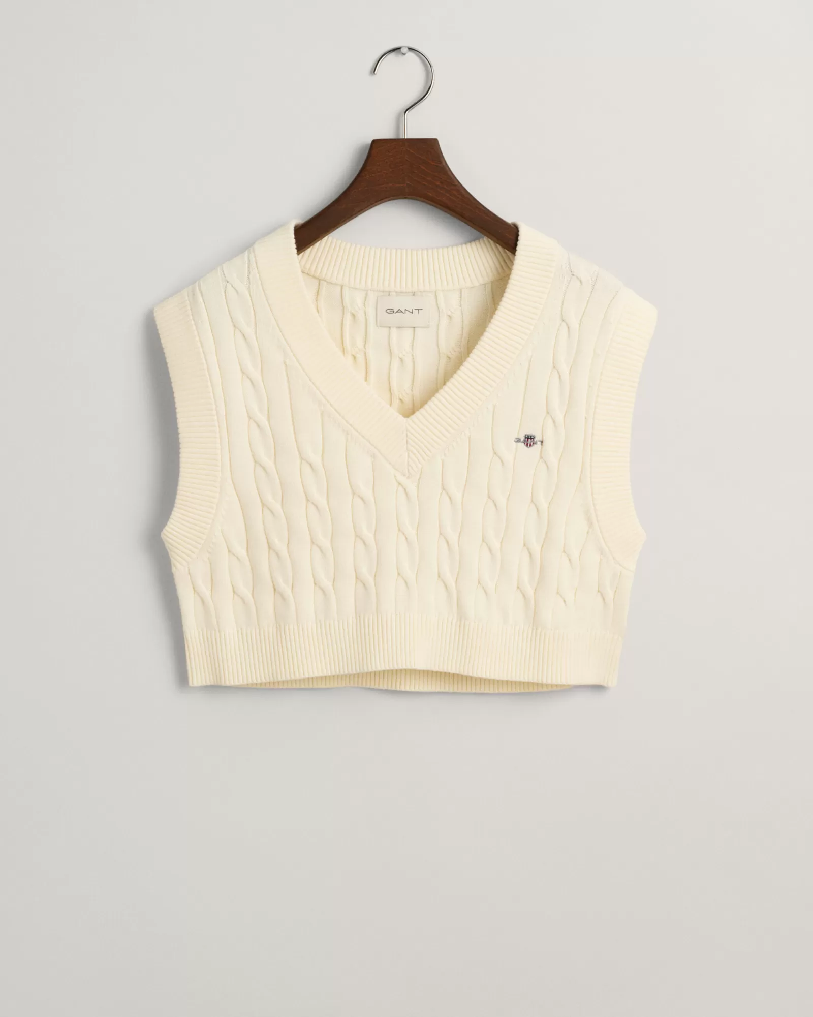 GANT Cropped Cable Knit Vest | Stickat