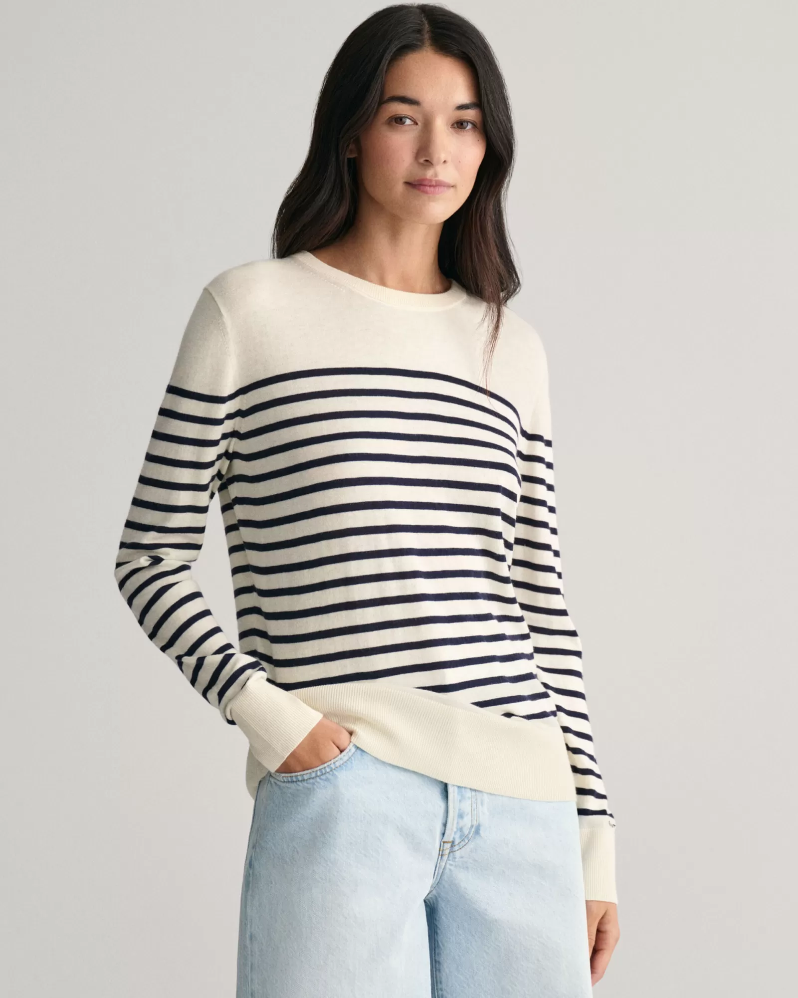 GANT Fine Knit Striped Crew Neck Sweater | Stickat