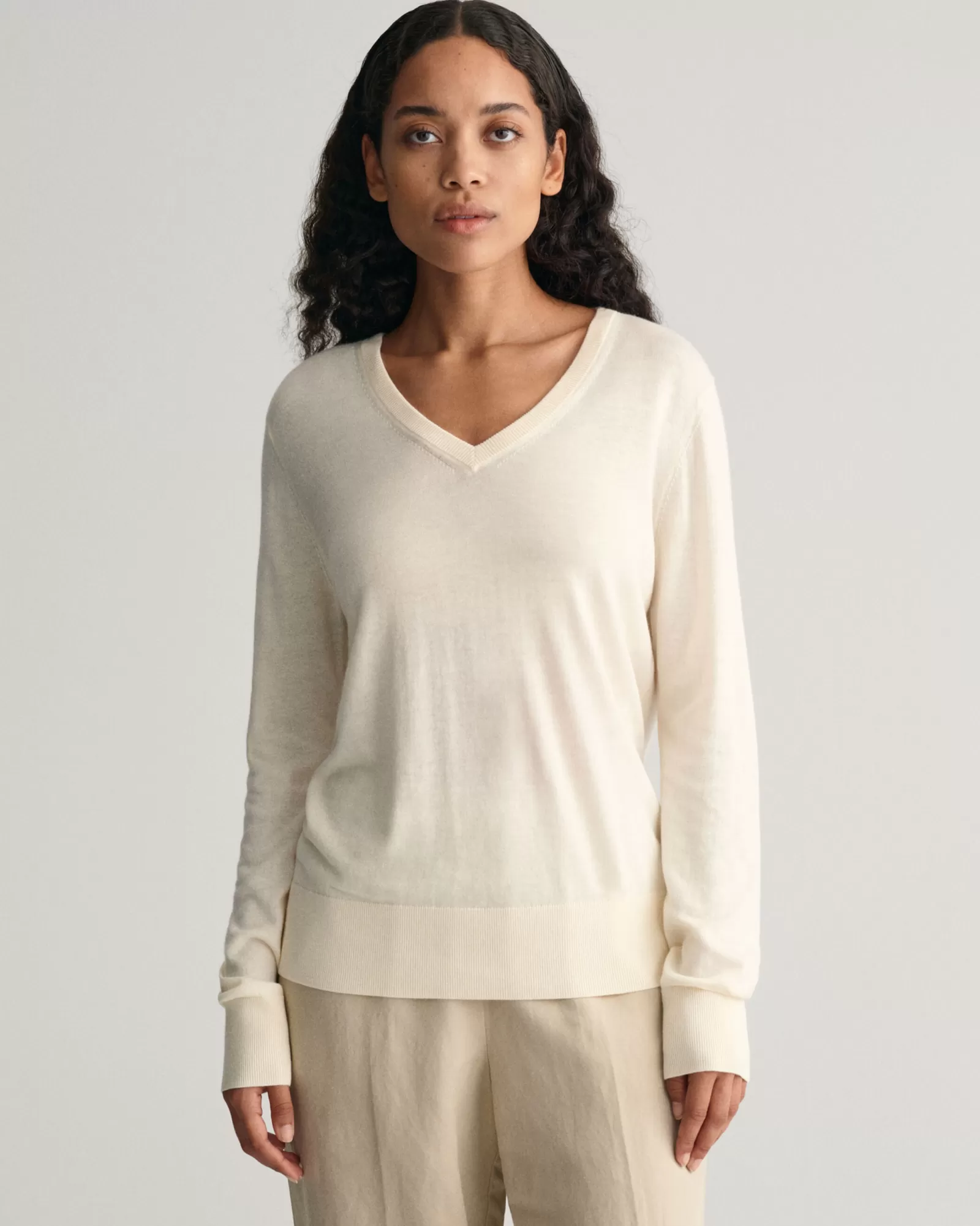 GANT Fine Knit V-Neck Sweater | Stickat