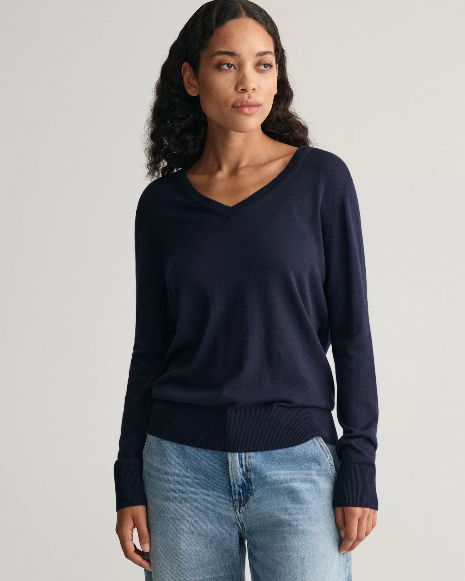 GANT Fine Knit V-Neck Sweater | Stickat