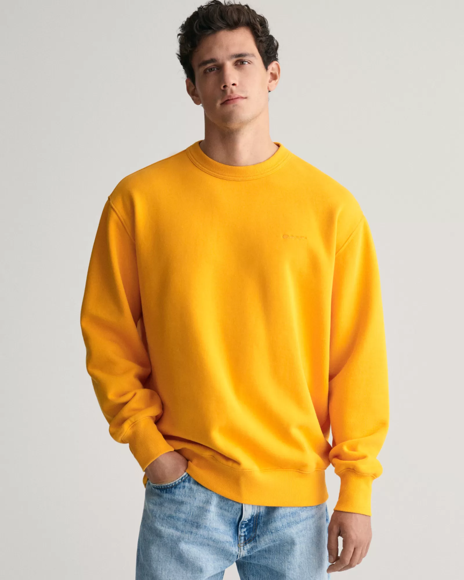 GANT Logo Crew Neck Sweatshirt | Hoodies & Tröjor