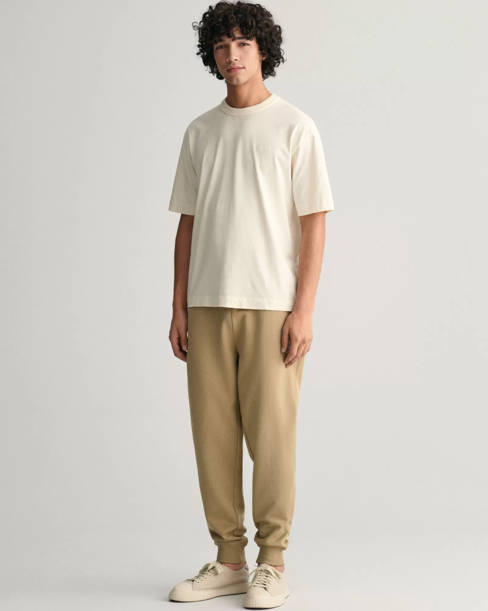 GANT Script Graphic Sweatpants | Byxor & Chinos