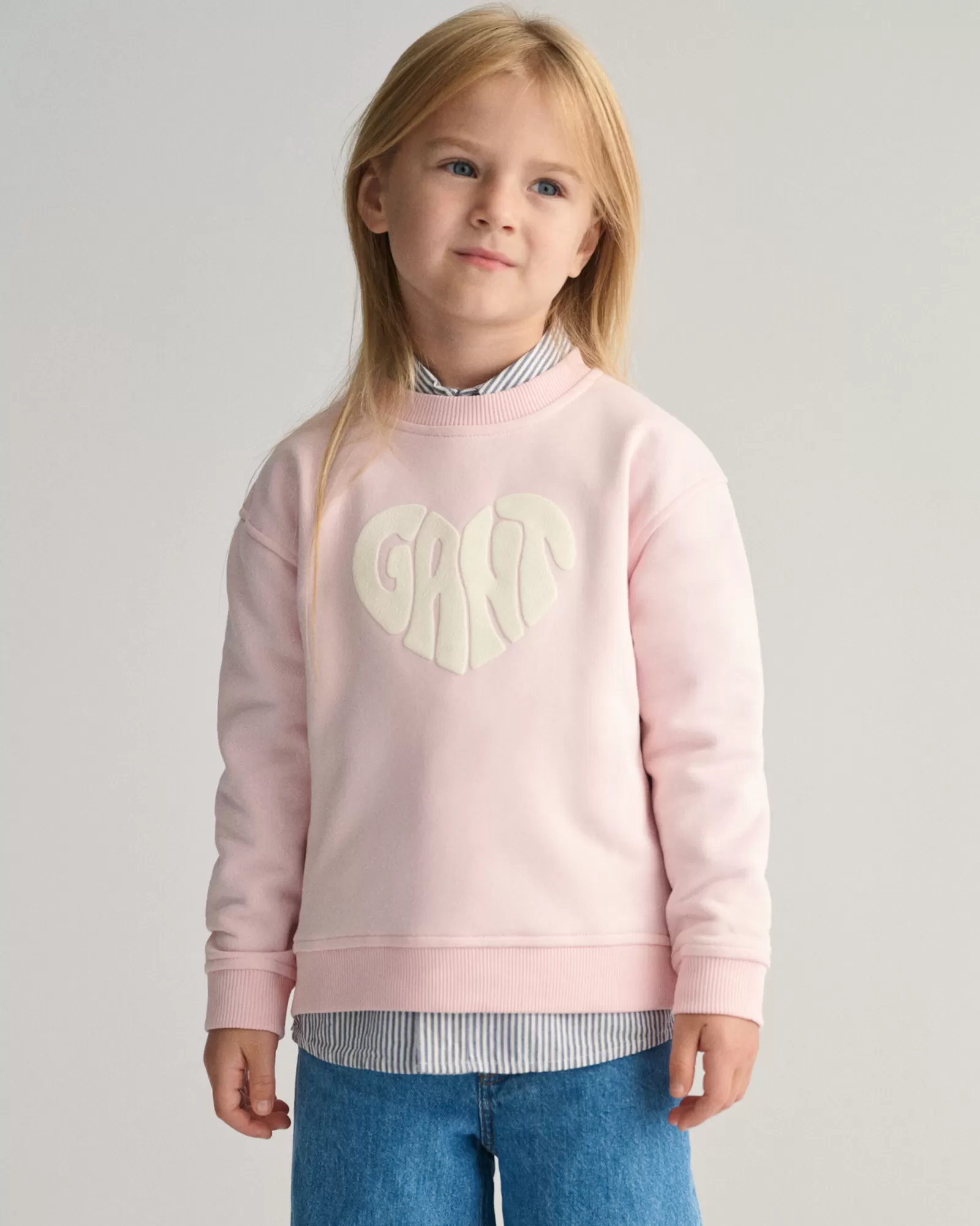 GANT Girls Heart Graphic Crew Neck Sweatshirt | Barn Hoodies & Tröjor