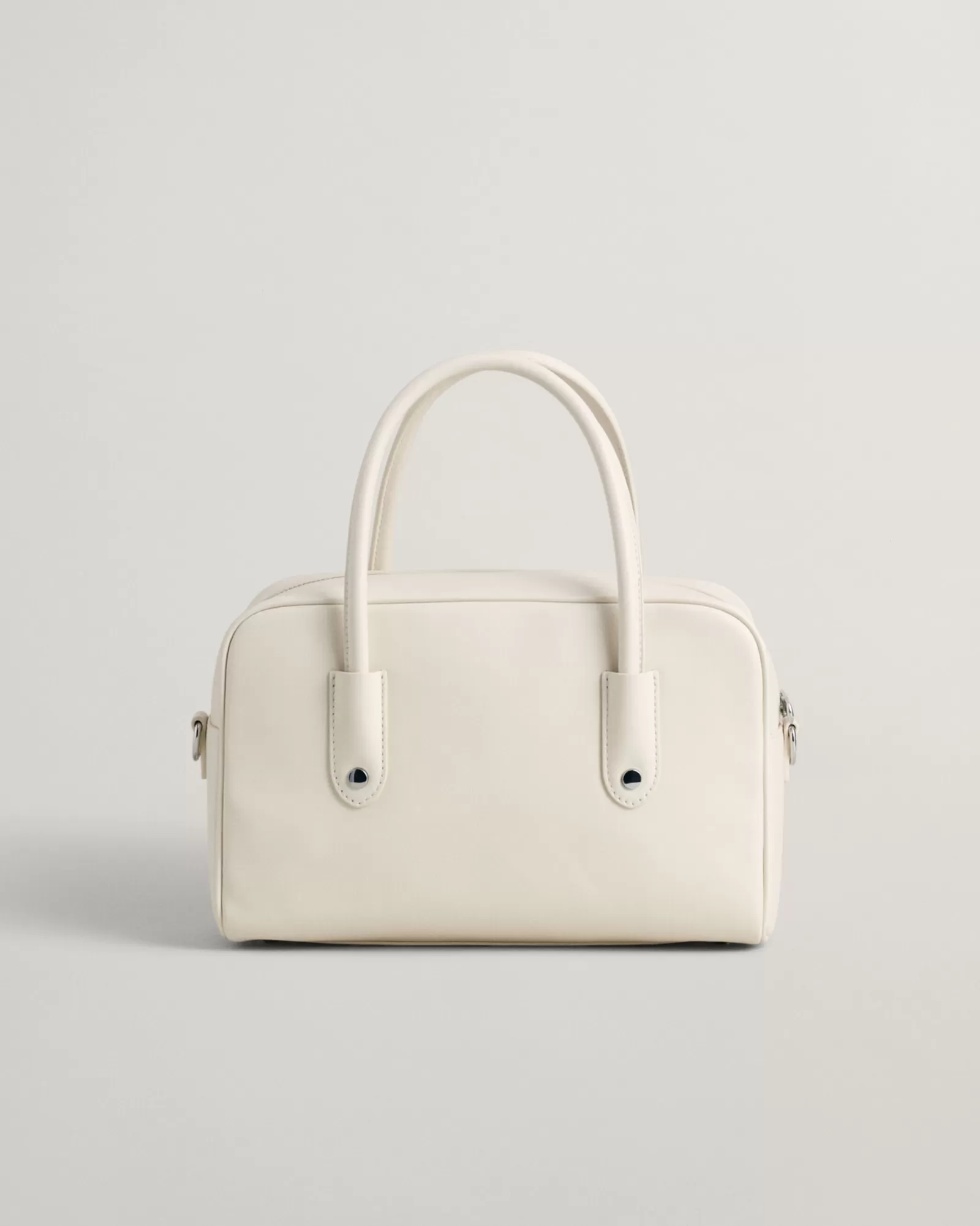 GANT Iconic Medium Leather Bag | Väskor, Plånböcker & Necessärer