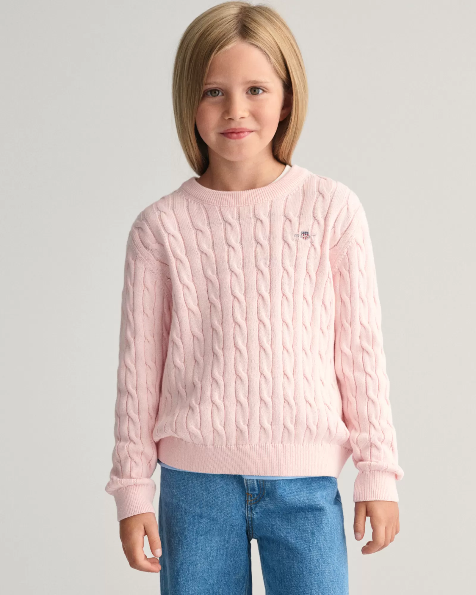 GANT Kids Shield Cotton Cable Knit Crew Neck Sweater | Barn Stickat | Stickat