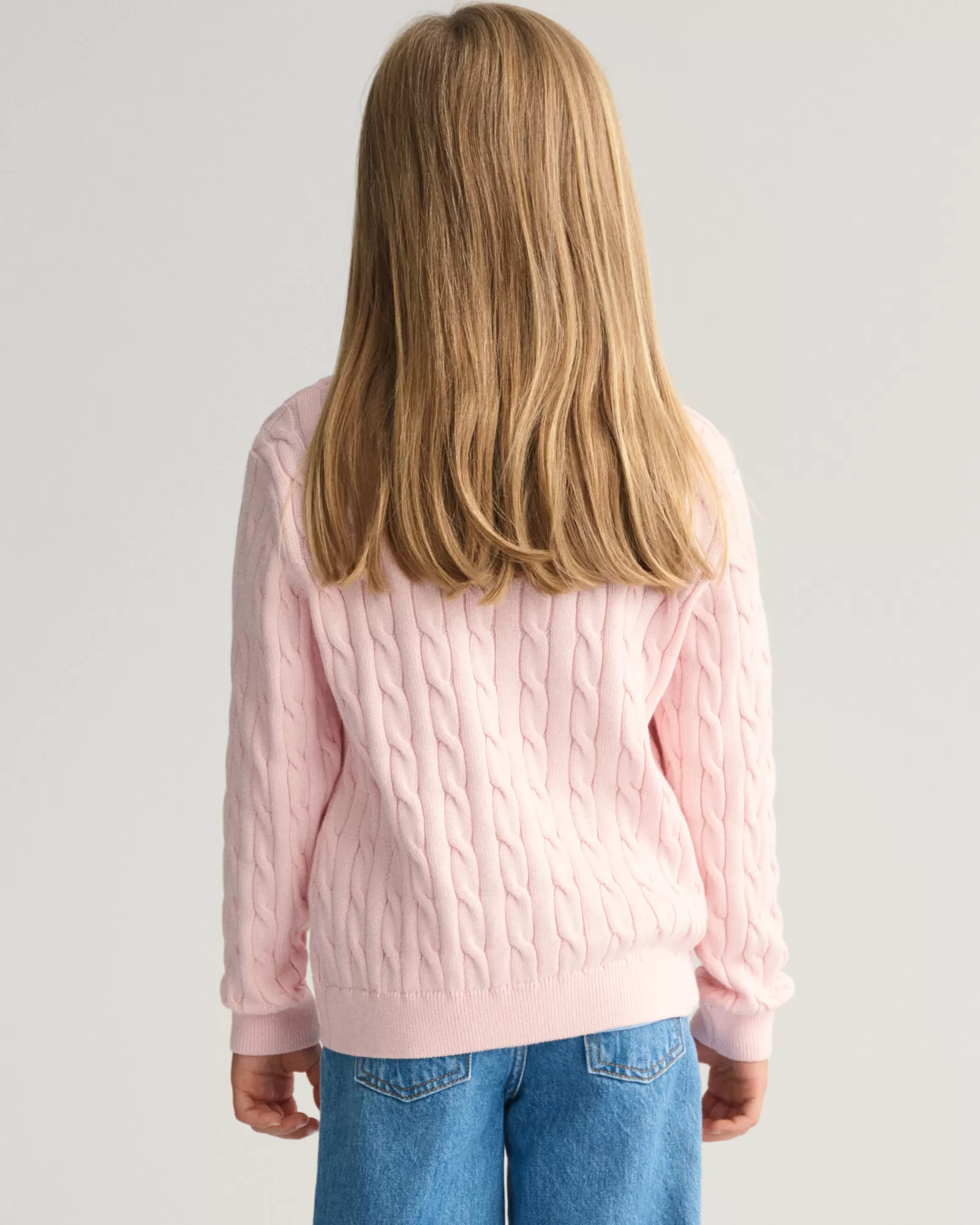 GANT Kids Shield Cotton Cable Knit Crew Neck Sweater | Barn Stickat | Stickat