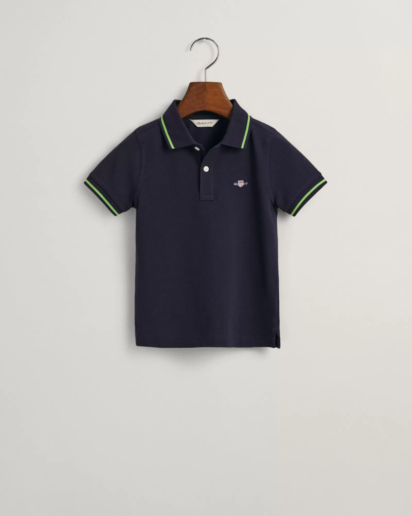 GANT Kids Tipped Shield Piqué Polo Shirt | Barn T-Shirts & Pikéer | T-Shirts & Pikéer