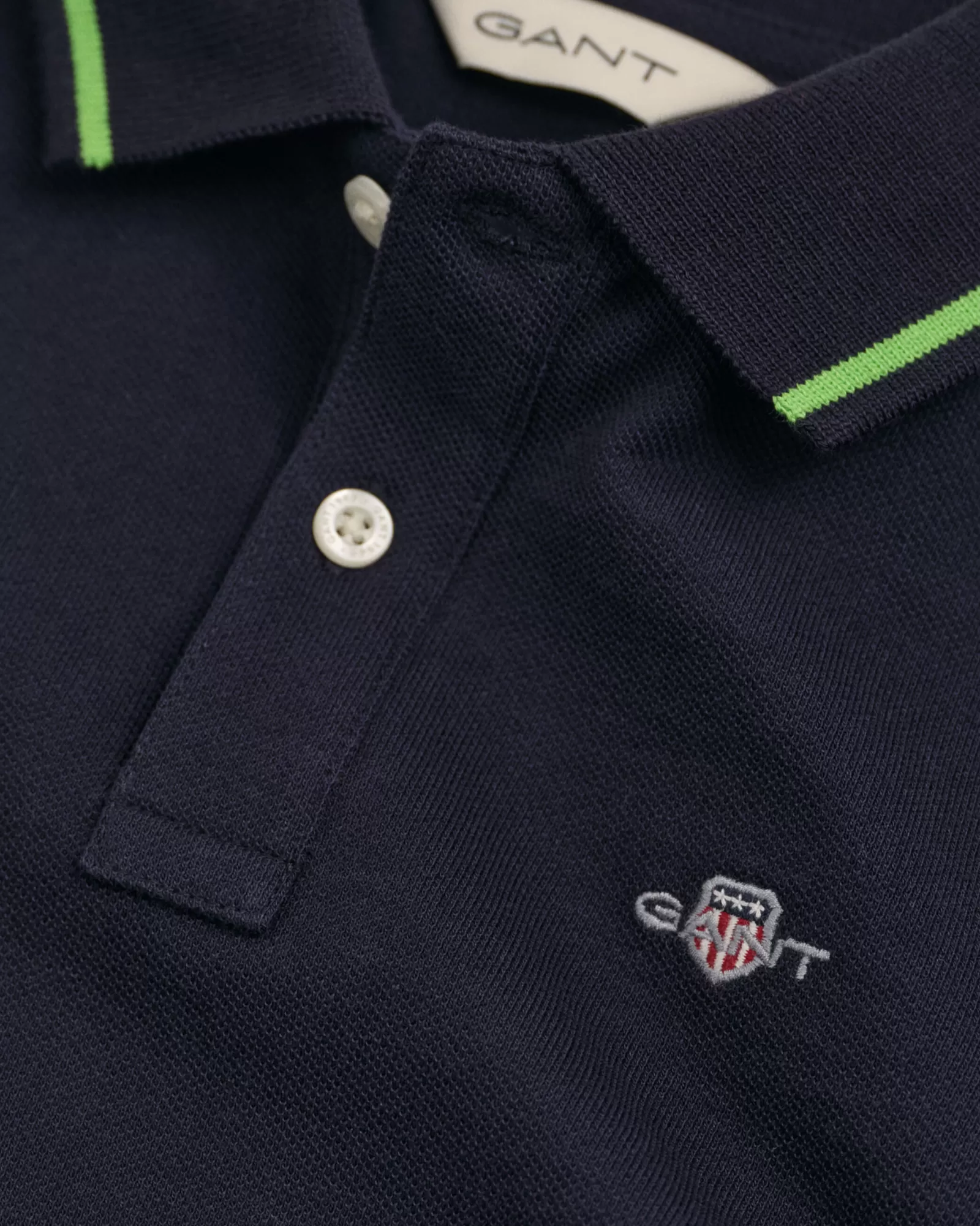 GANT Kids Tipped Shield Piqué Polo Shirt | Barn T-Shirts & Pikéer | T-Shirts & Pikéer