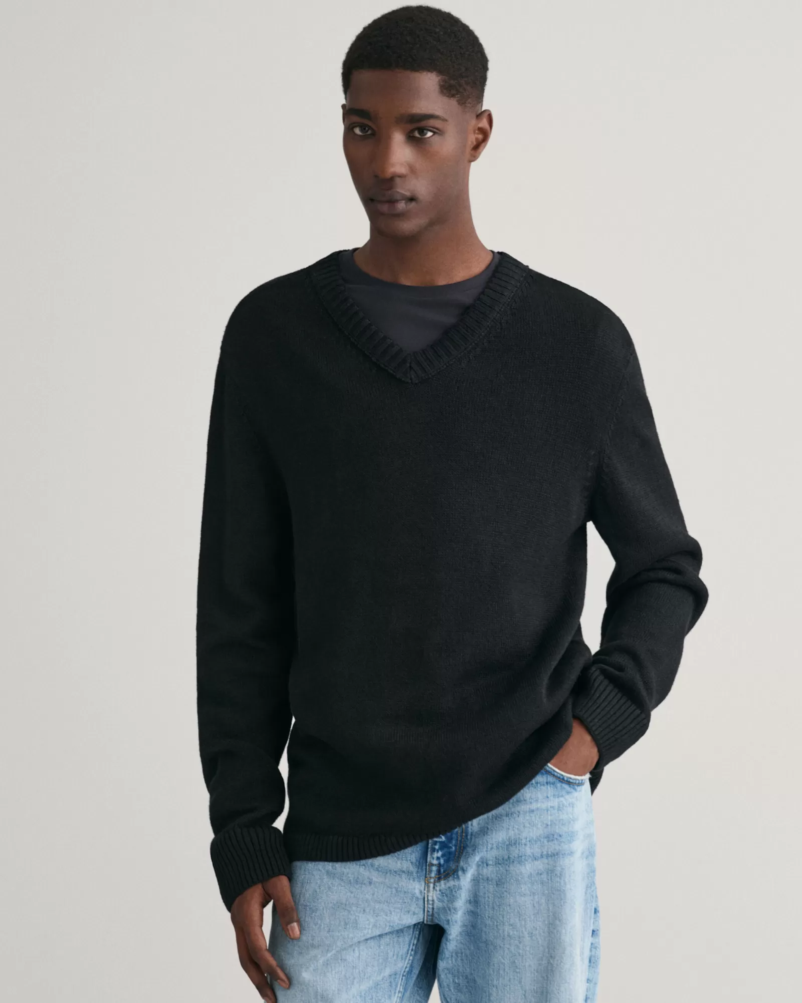 GANT Linen Blend V-Neck Sweater | Stickat