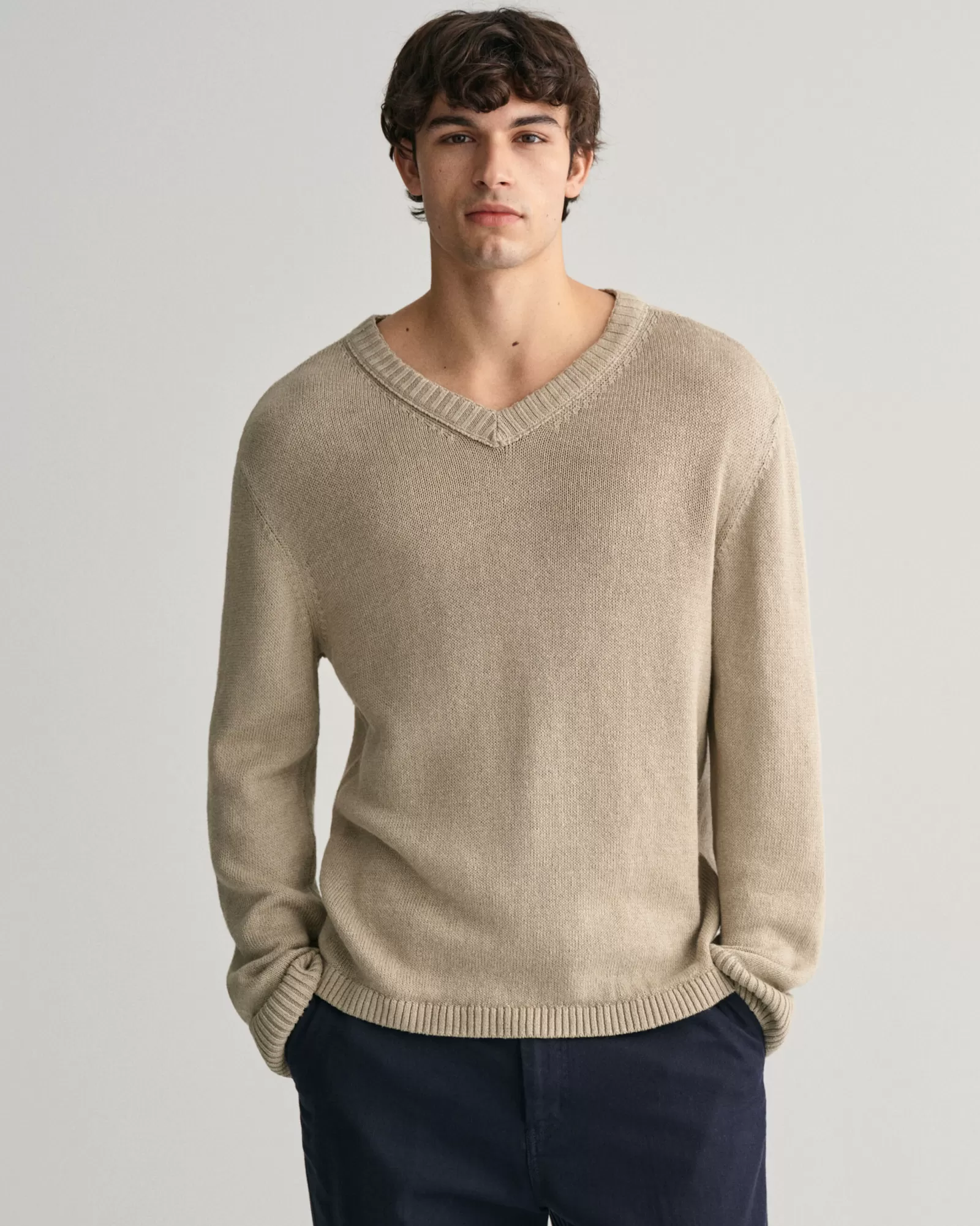 GANT Linen Blend V-Neck Sweater | Stickat