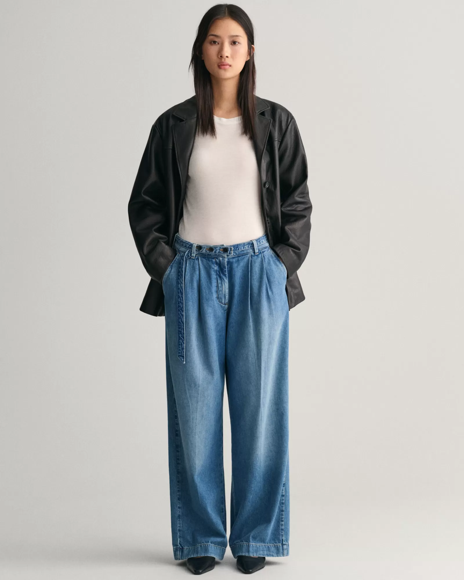 GANT Loose Fit Low-Waisted Belted Jeans | Jeans