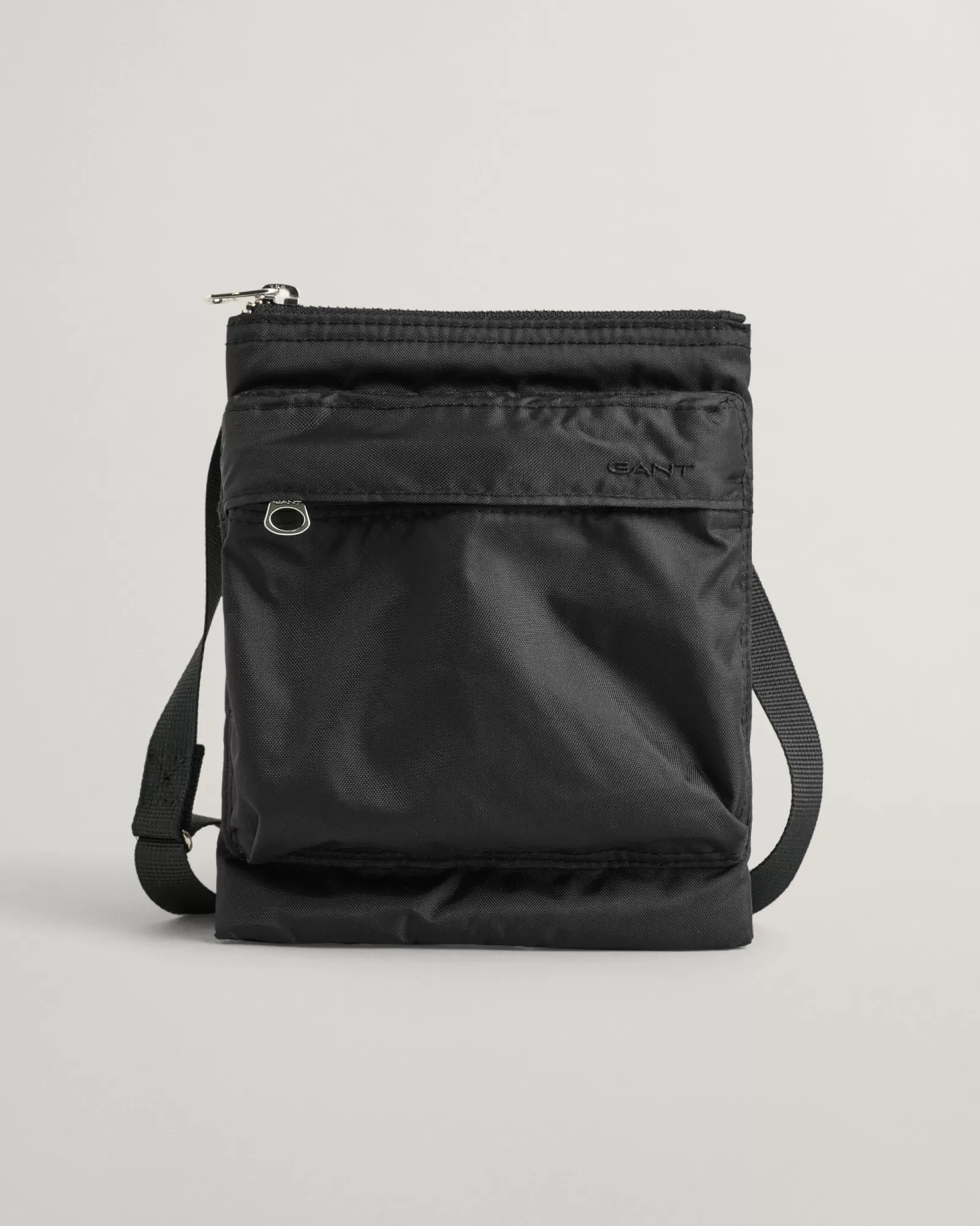 GANT Nylon Passport Bag | Väskor & Plånböcker