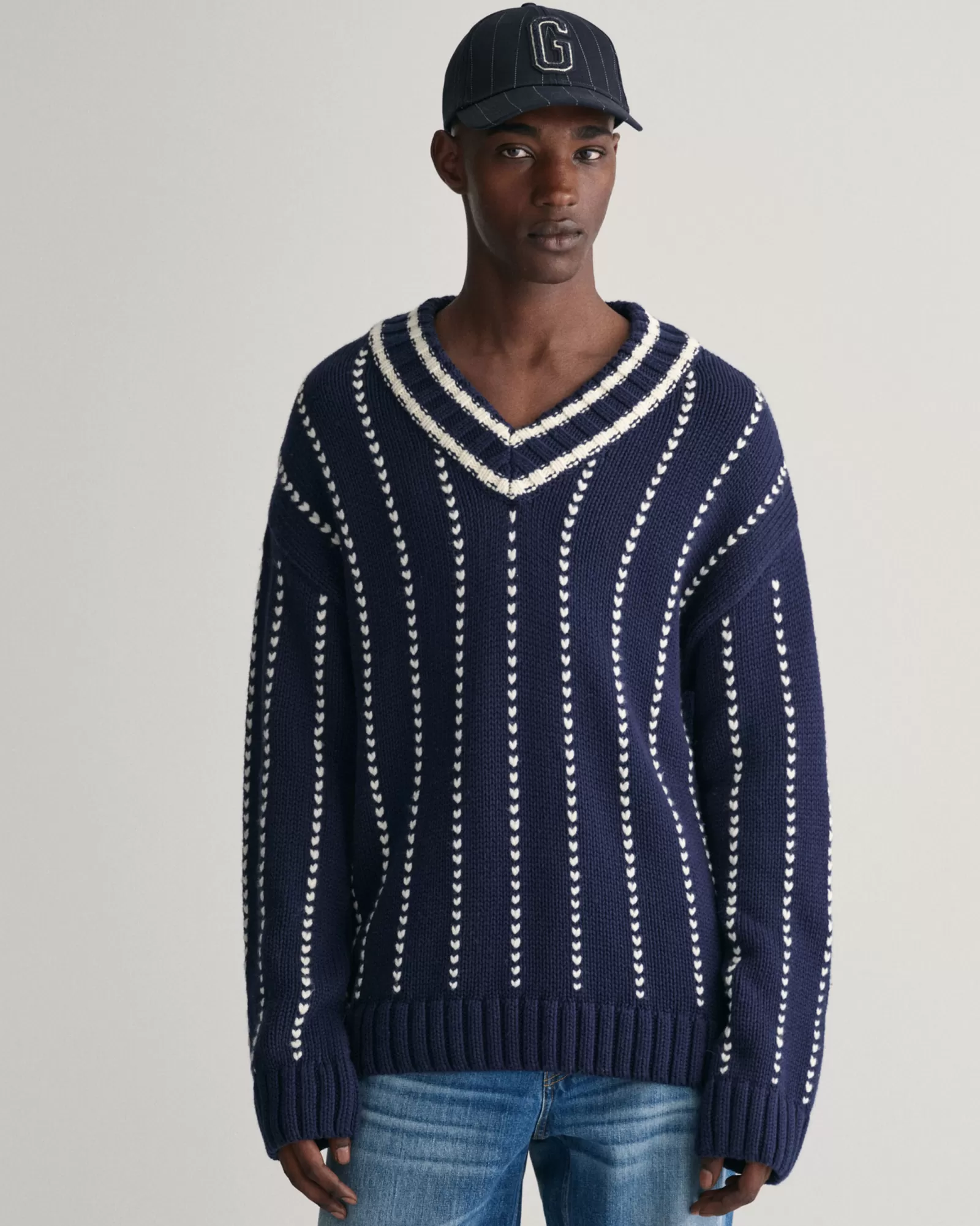 GANT Pinstripe Collegiate V-Neck Sweater | Stickat