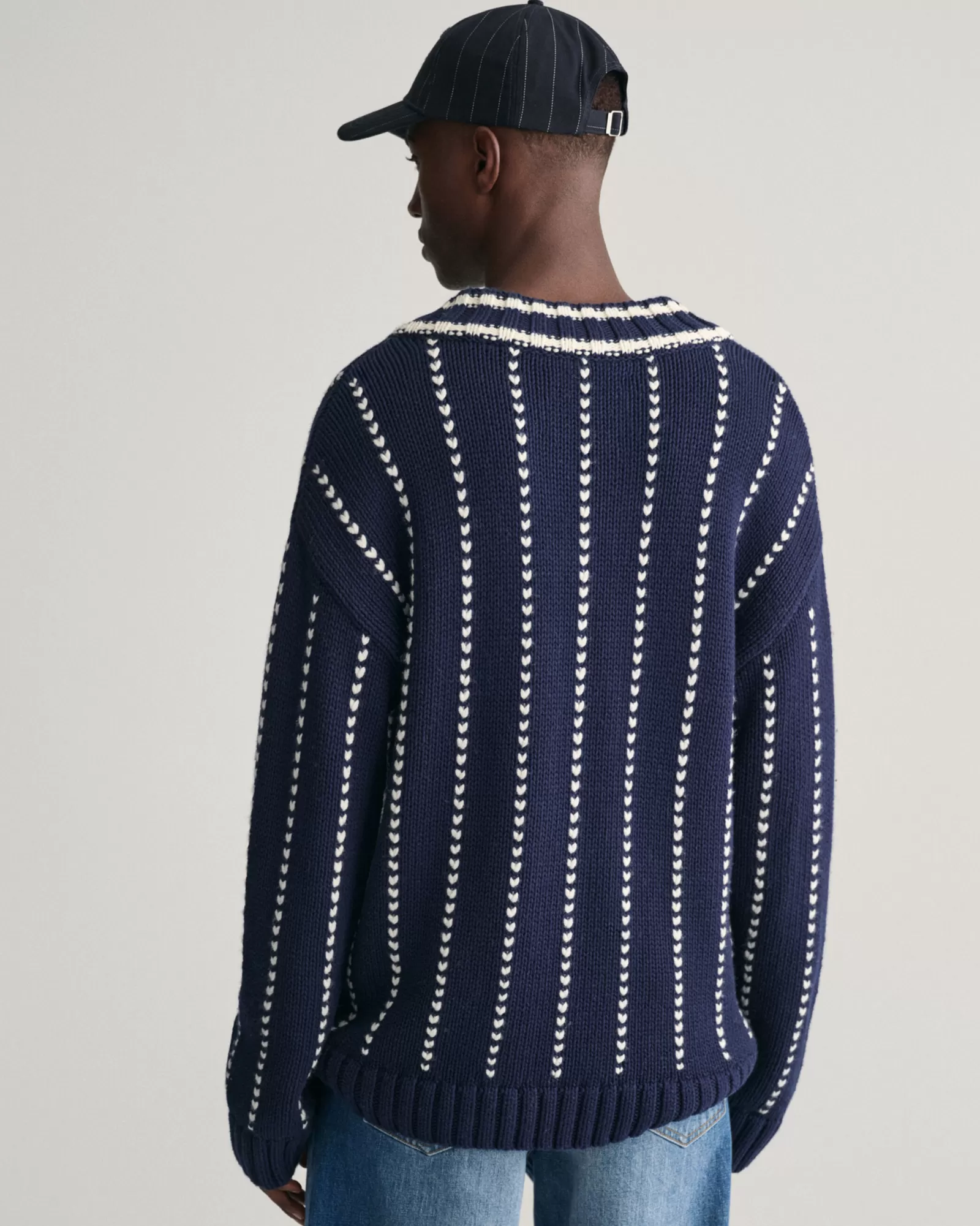 GANT Pinstripe Collegiate V-Neck Sweater | Stickat