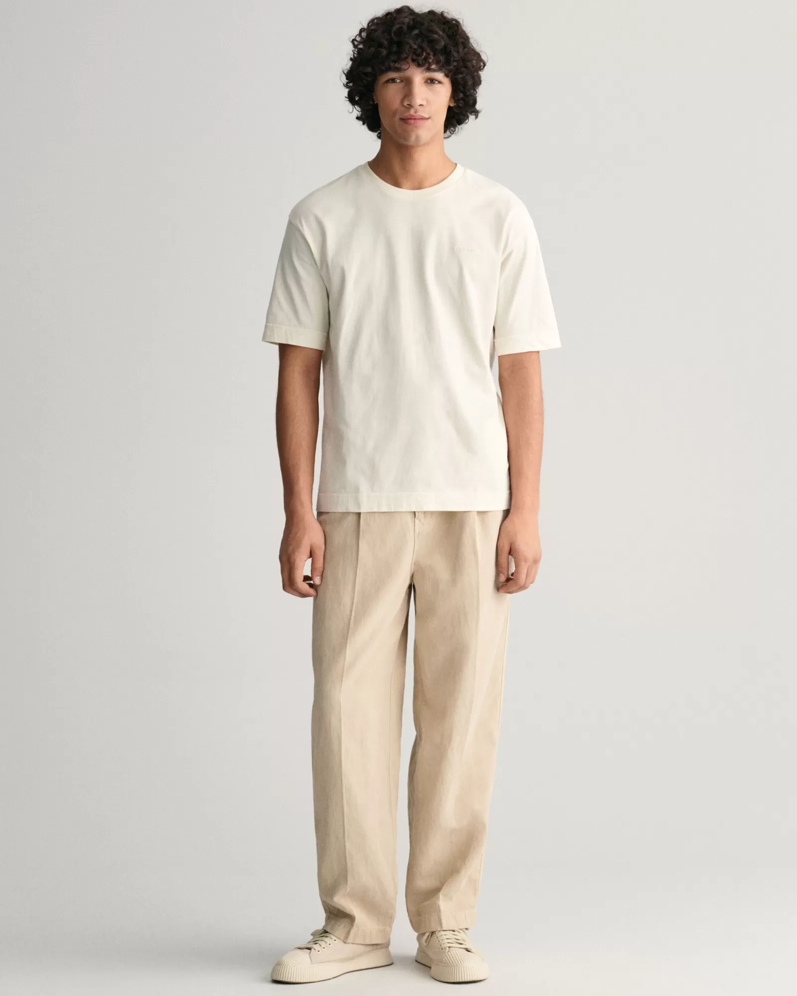 GANT Pleated Cotton Linen Chinos | Byxor & Chinos