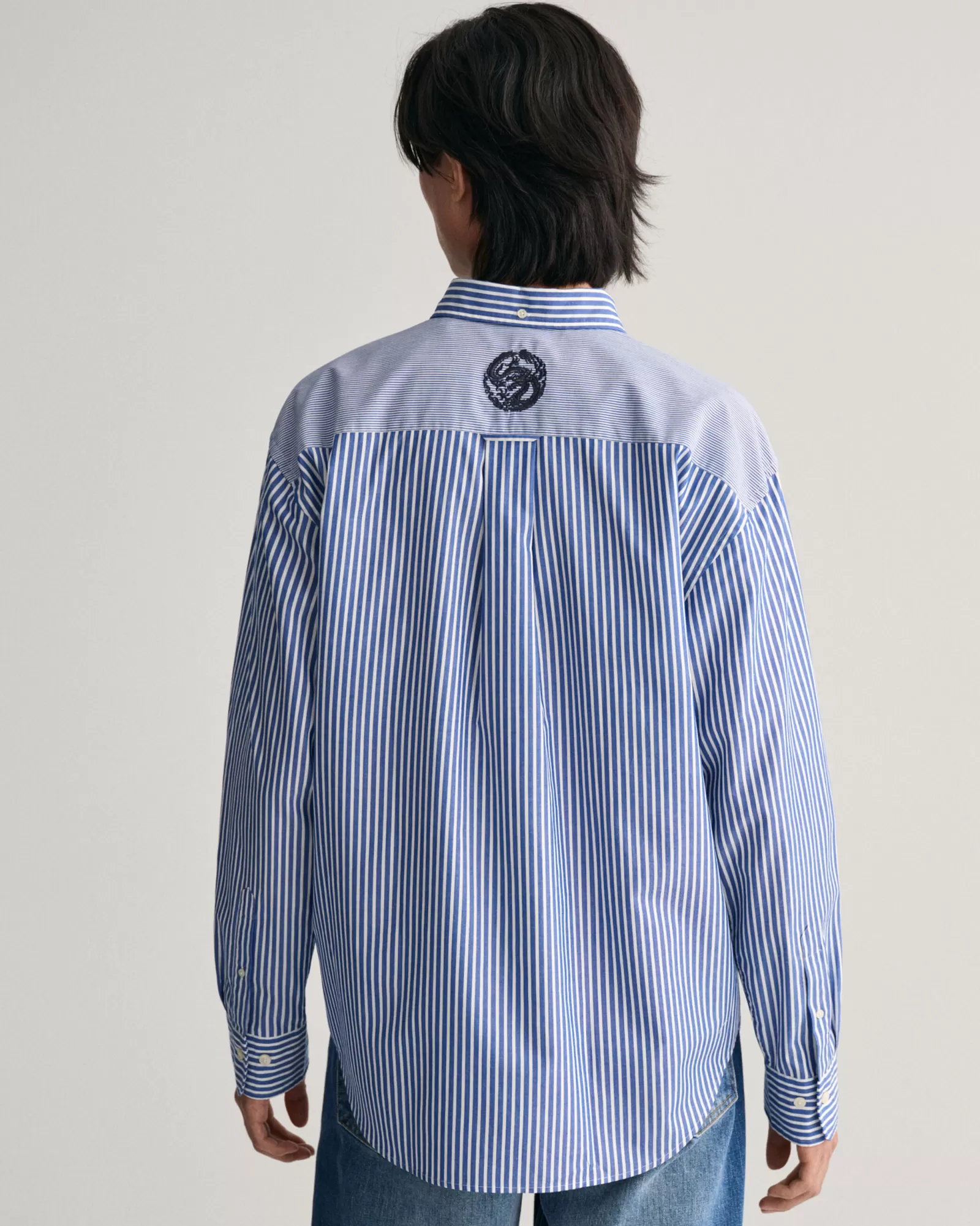 GANT Relaxed Fit Dragon Crest Poplin Shirt | Skjortor