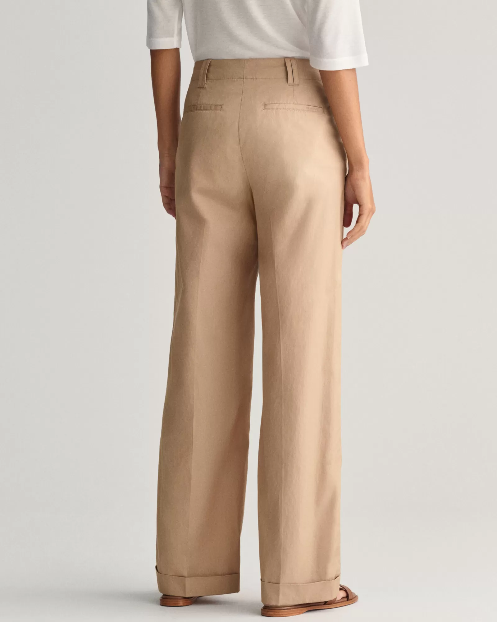 GANT Relaxed Fit Lightweight Chinos | Byxor & Chinos