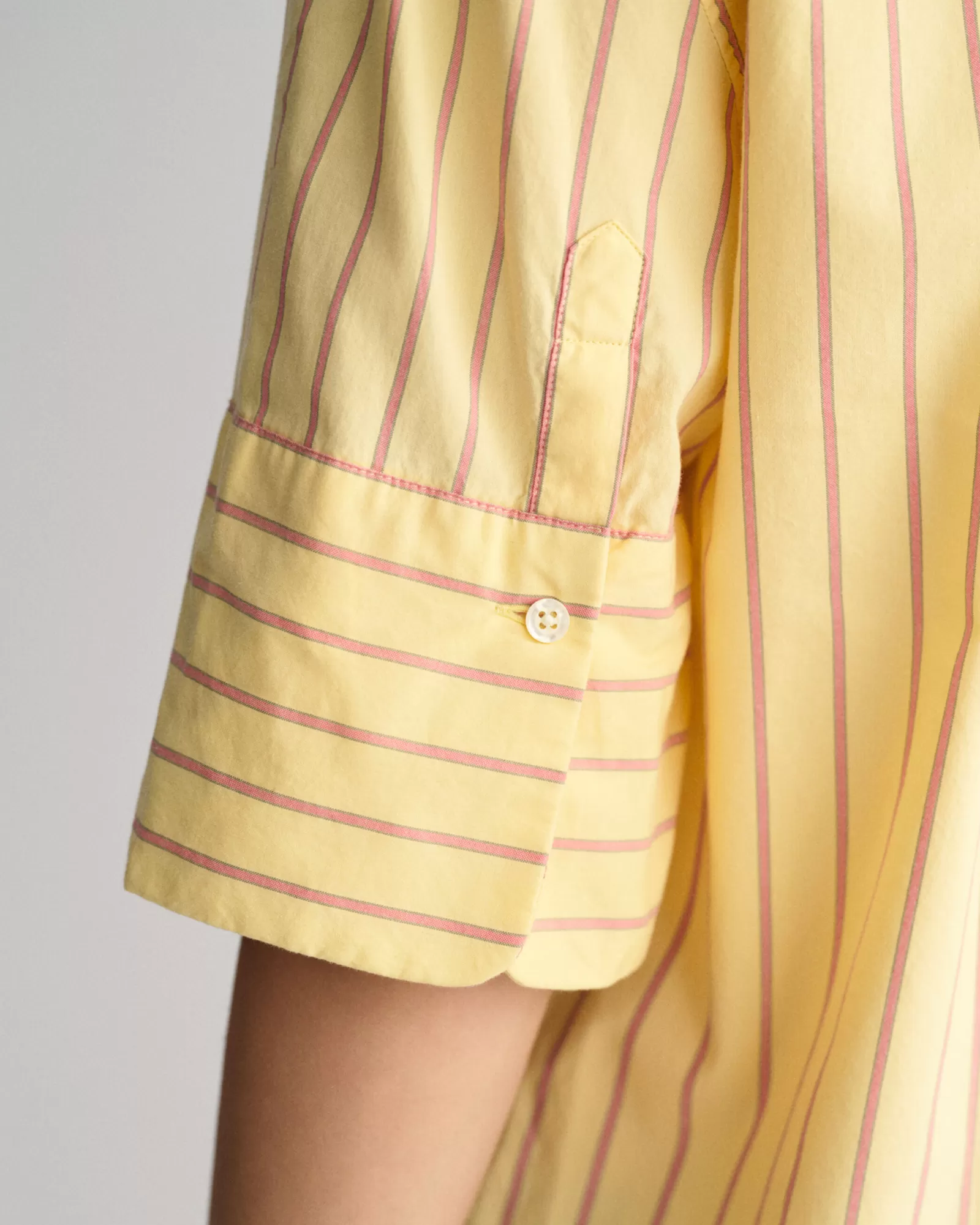 GANT Relaxed Fit Striped Luxury Oxford Short Sleeve Shirt | Skjortor & Blusar