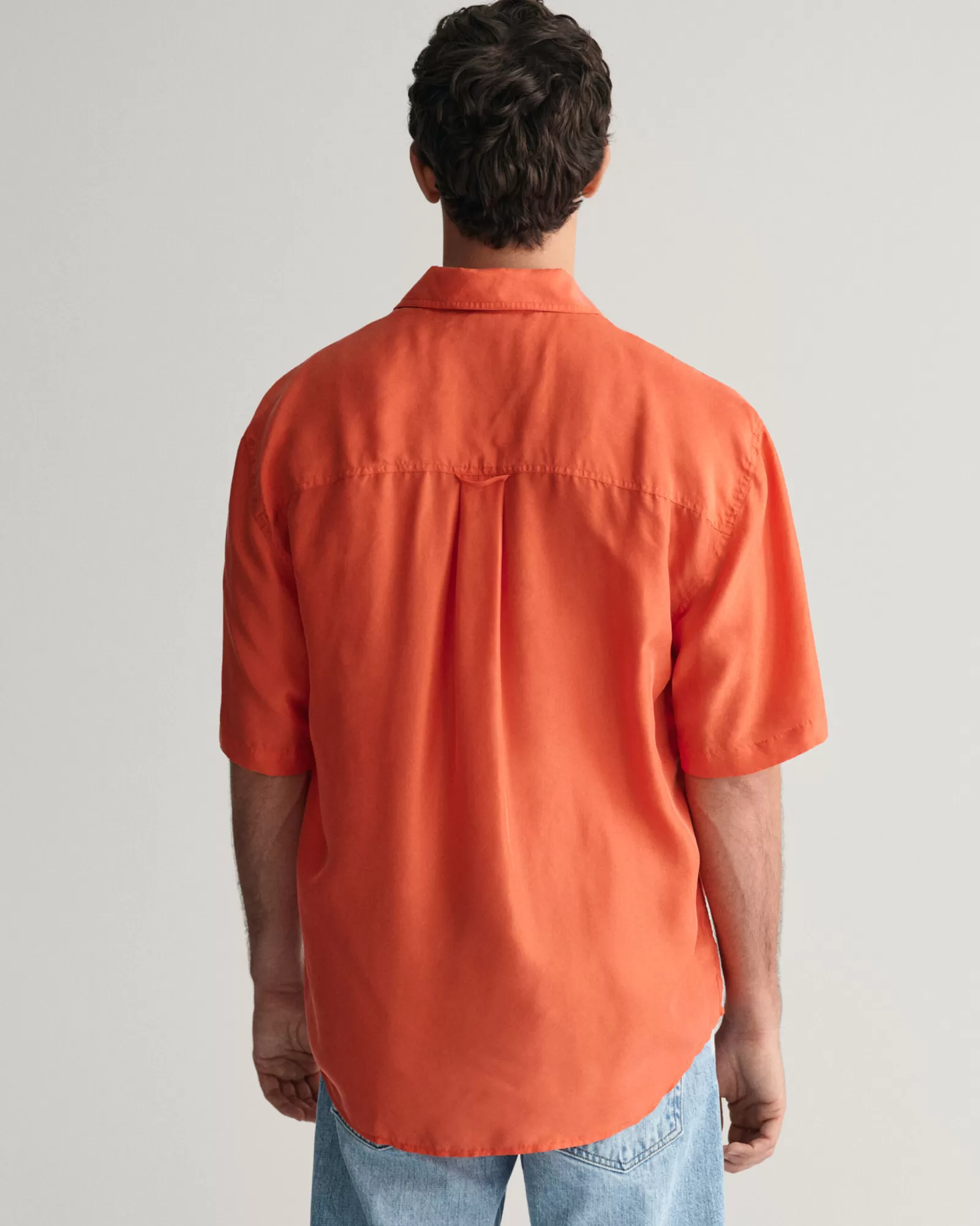 GANT Relaxed Fit Washed Silk Short Sleeve Shirt | Skjortor