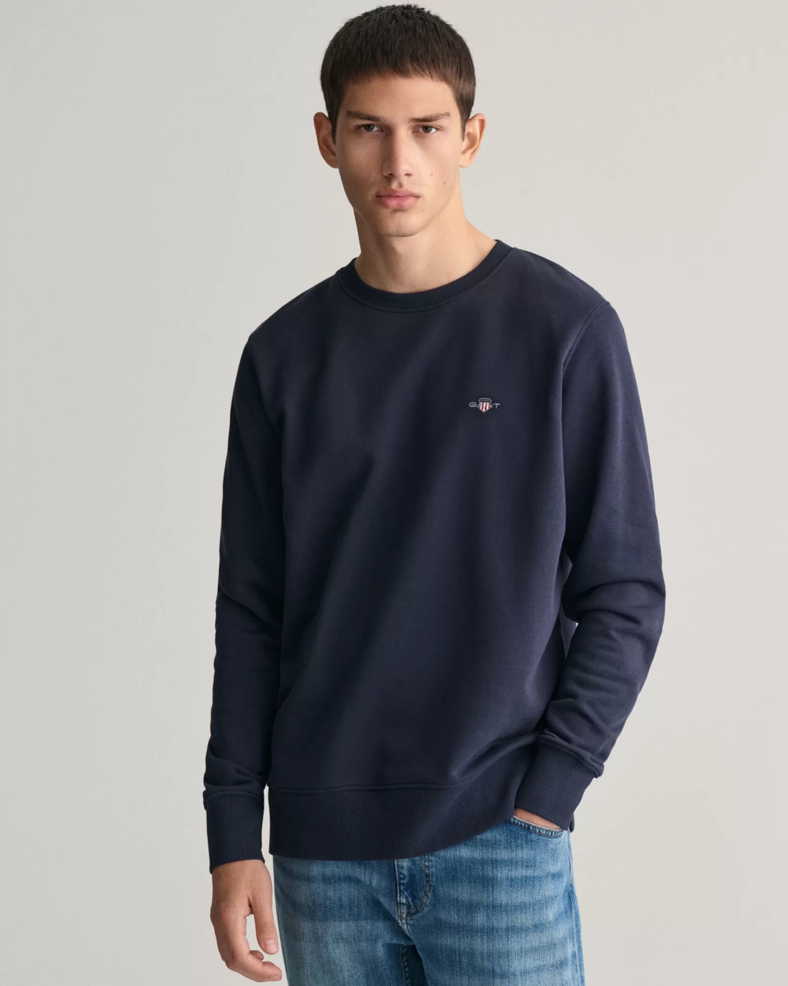 GANT Shield Crew Neck Sweatshirt | Hoodies & Tröjor