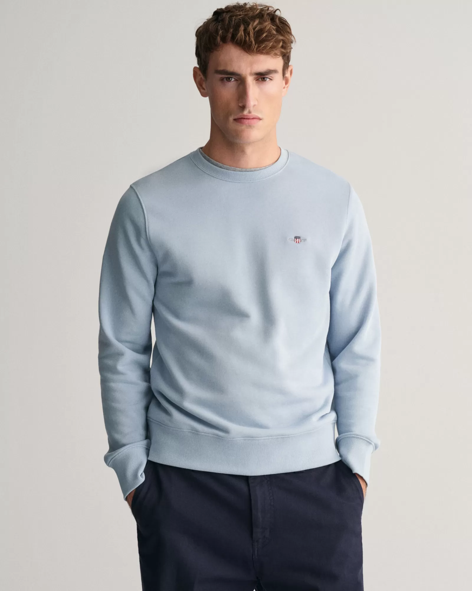 GANT Shield Crew Neck Sweatshirt | Hoodies & Tröjor