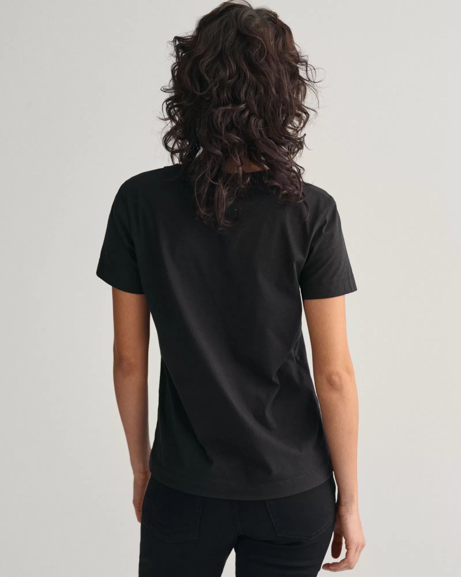 GANT Shield V-Neck T-Shirt | T-shirtar & Toppar