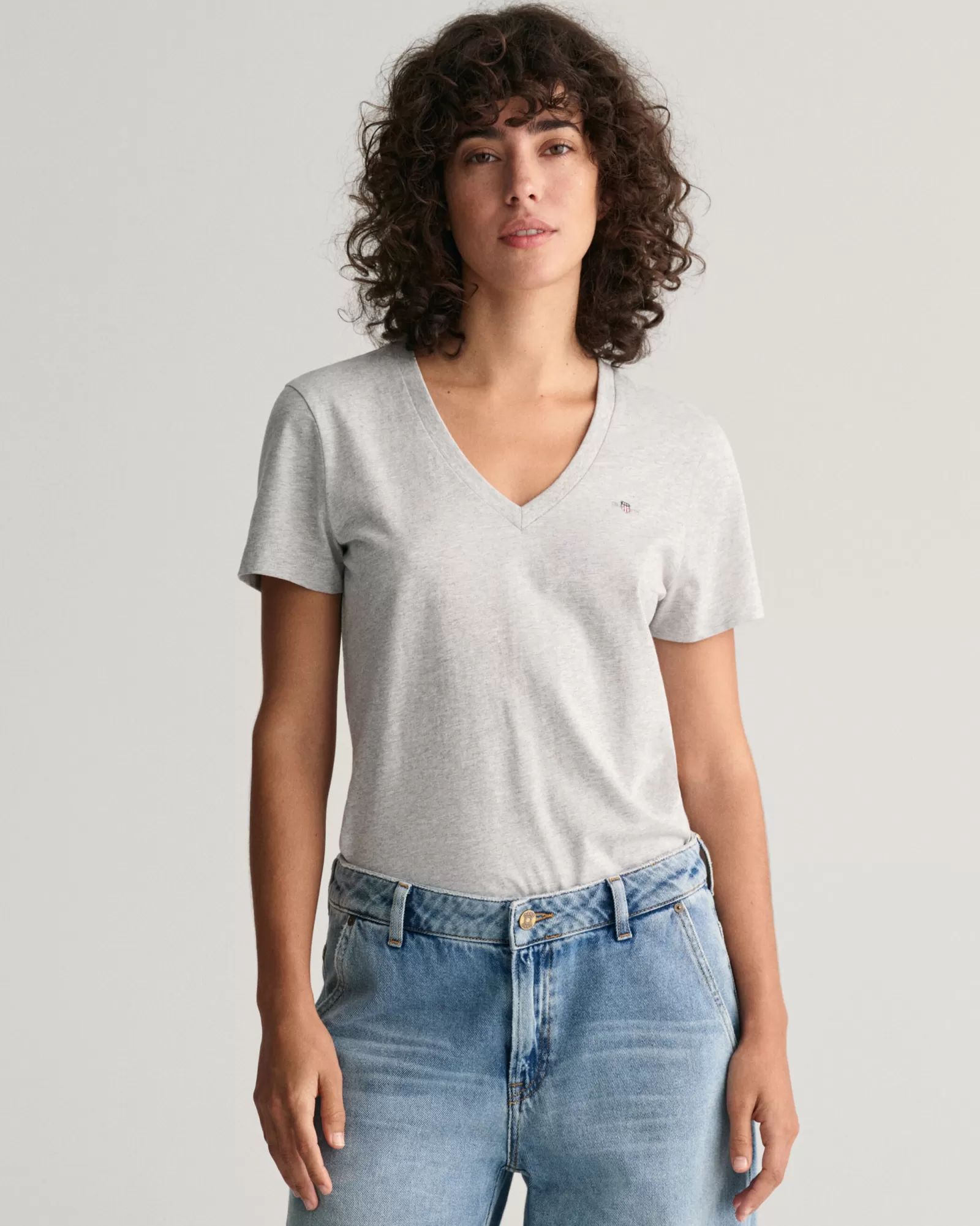 GANT Shield V-Neck T-Shirt | T-shirtar & Toppar