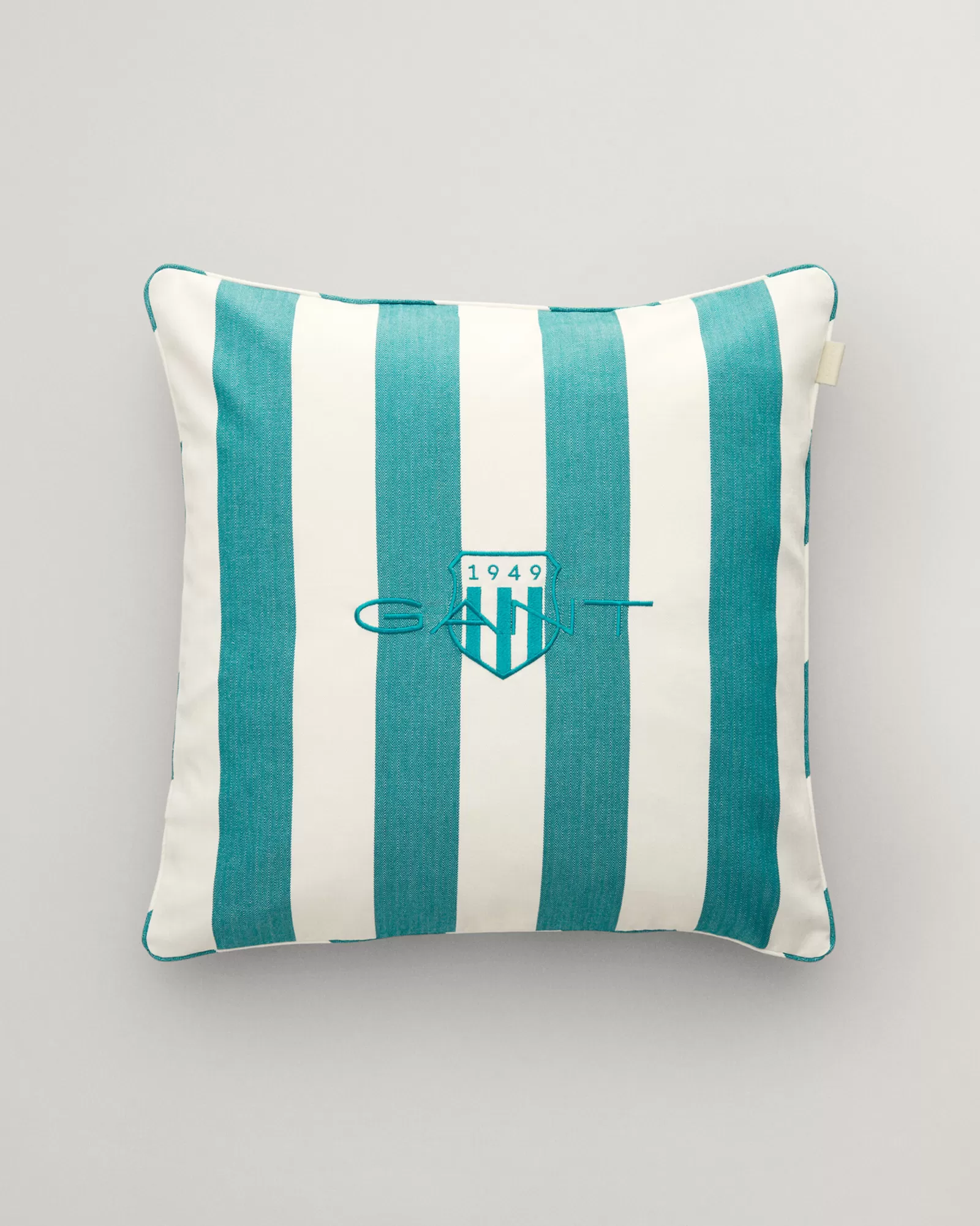 GANT Striped Archive Shield Cushion | Plädar