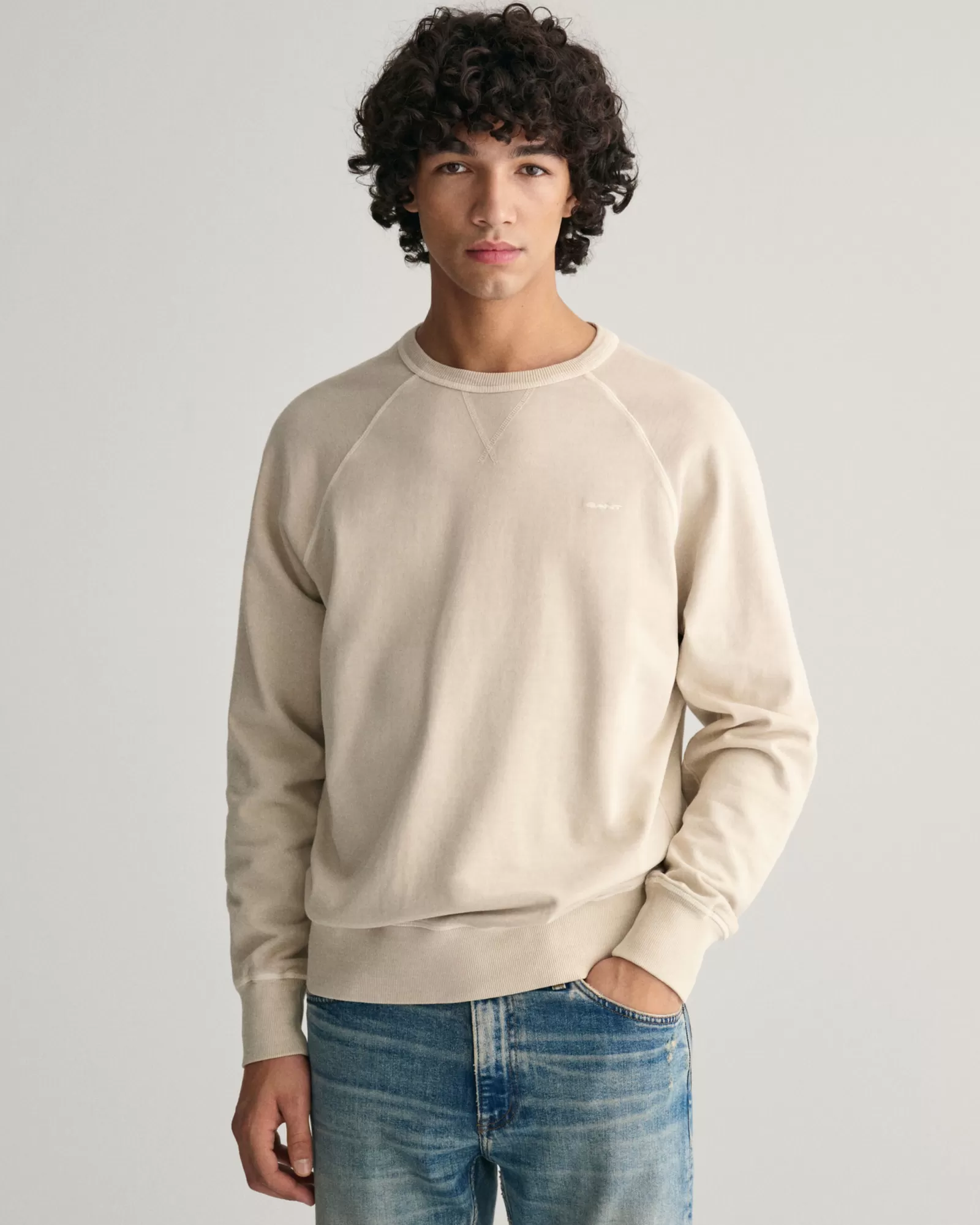 GANT Sunfaded Crew Neck Sweatshirt | Hoodies & Tröjor