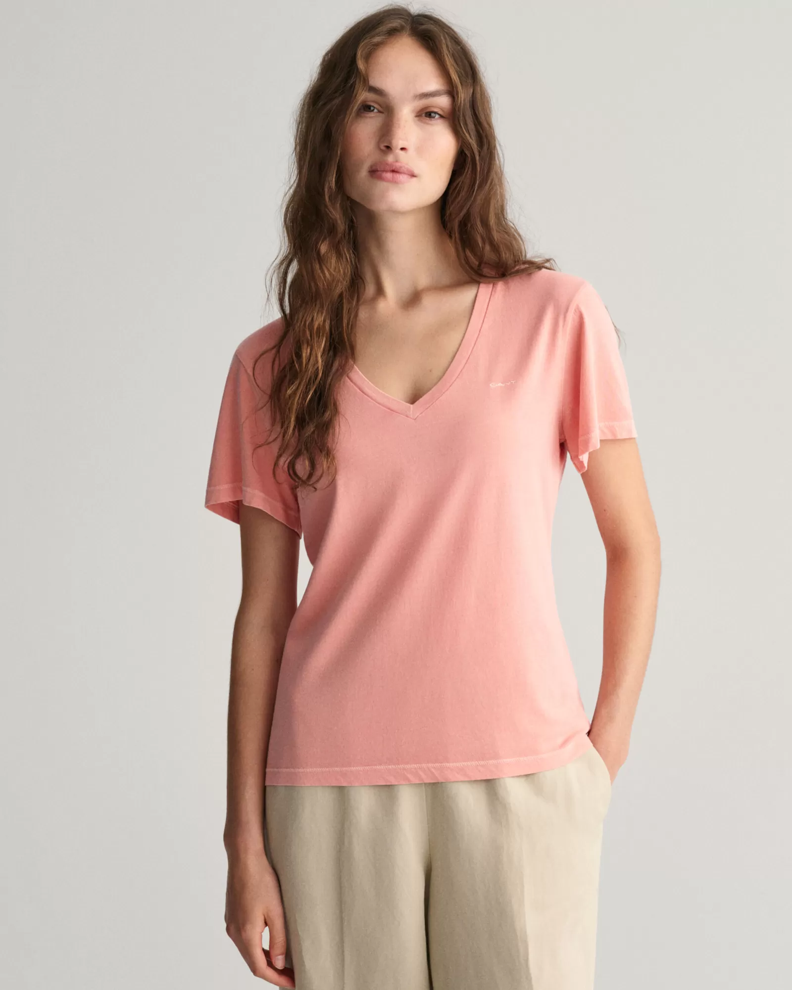 GANT Sunfaded V-Neck T-Shirt | T-shirtar & Toppar