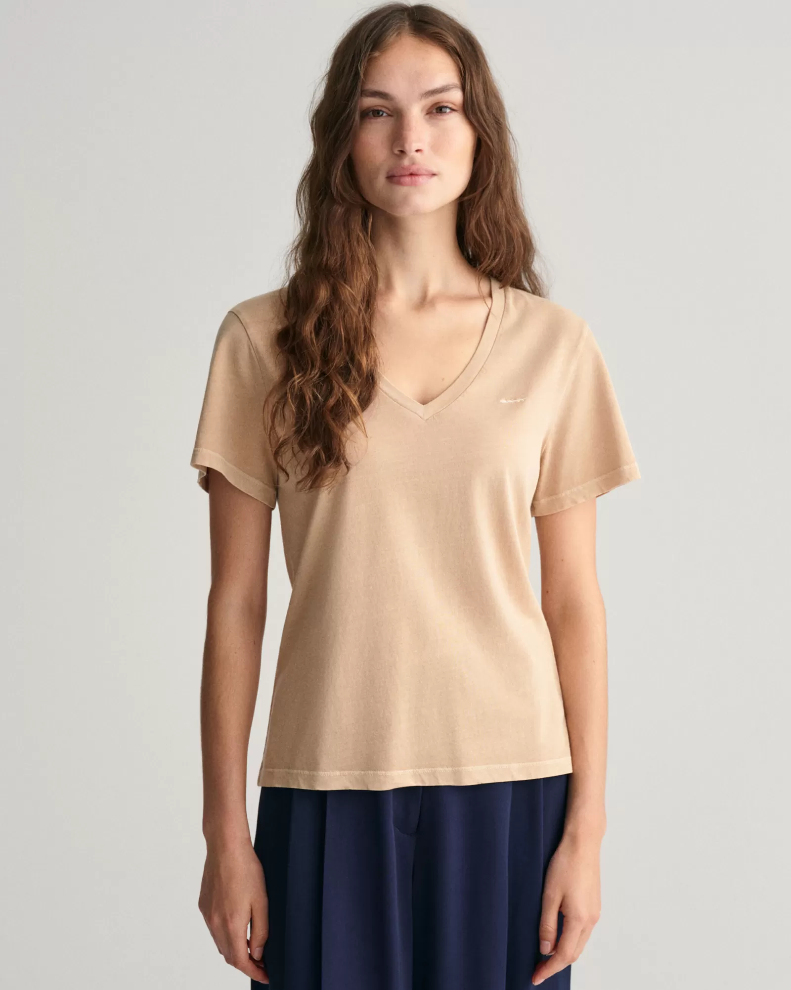 GANT Sunfaded V-Neck T-Shirt | T-shirtar & Toppar