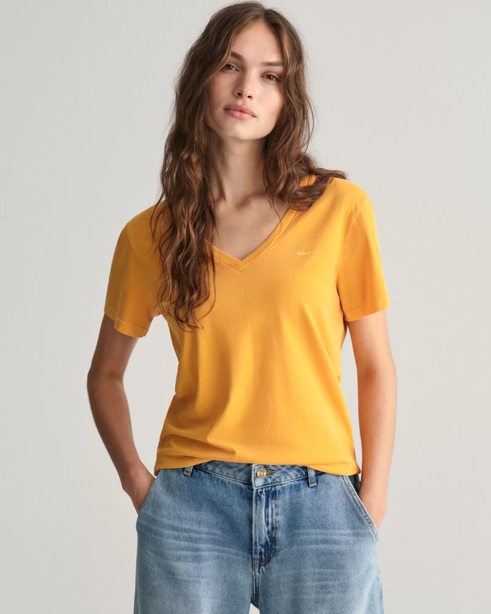 GANT Sunfaded V-Neck T-Shirt | T-shirtar & Toppar