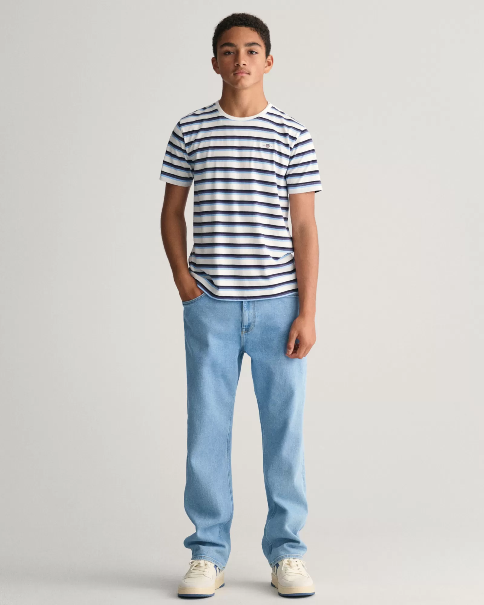 GANT Teen Boys Relaxed Fit Jeans | Barn Byxor