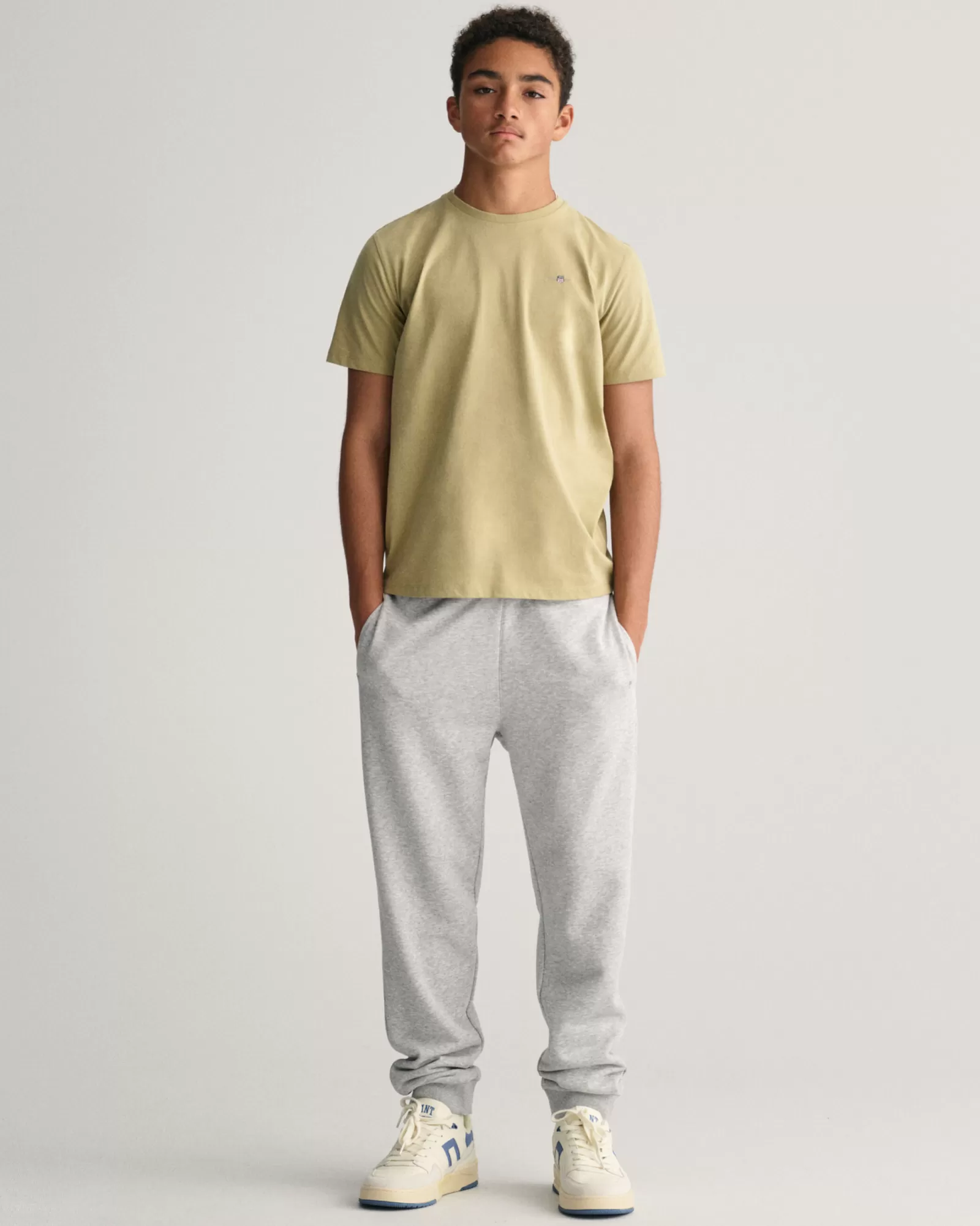 GANT Teen Boys Shield Sweatpants | Barn Byxor