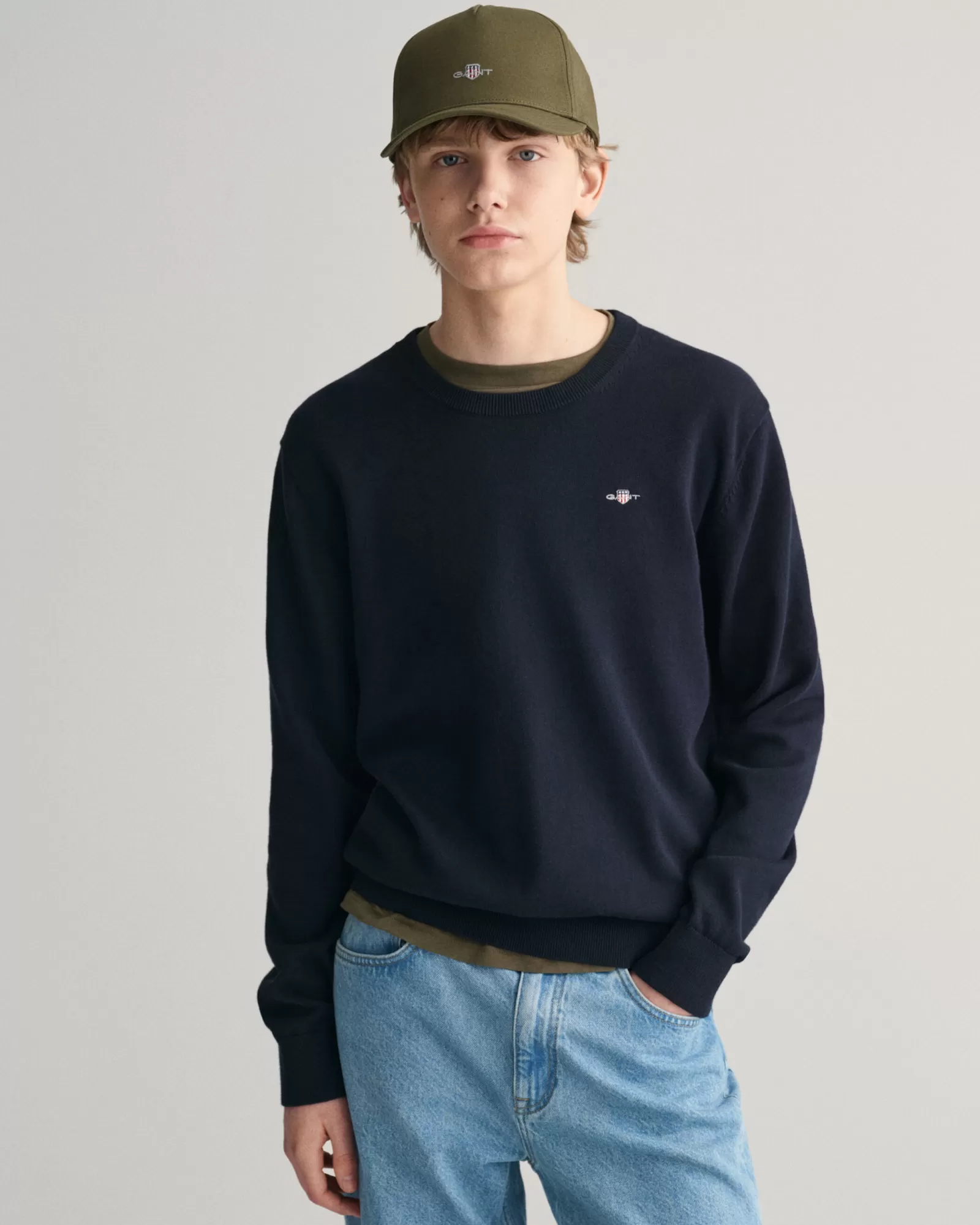 GANT Teens Shield Classic Cotton Crew Neck Sweater | Barn Stickat | Stickat