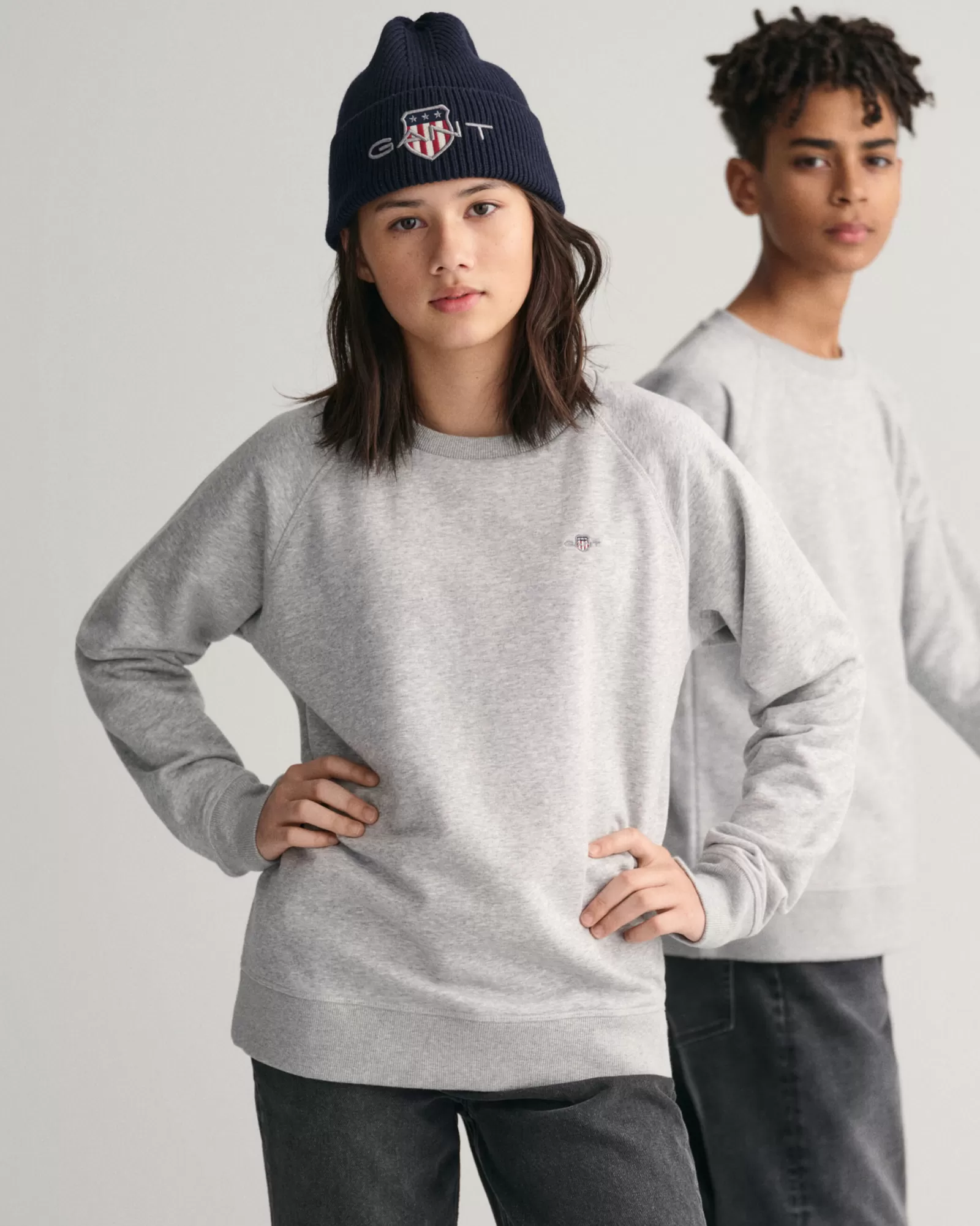 GANT Teens Shield Crew Neck Sweatshirt | Barn Hoodies & Tröjor | Hoodies & Tröjor