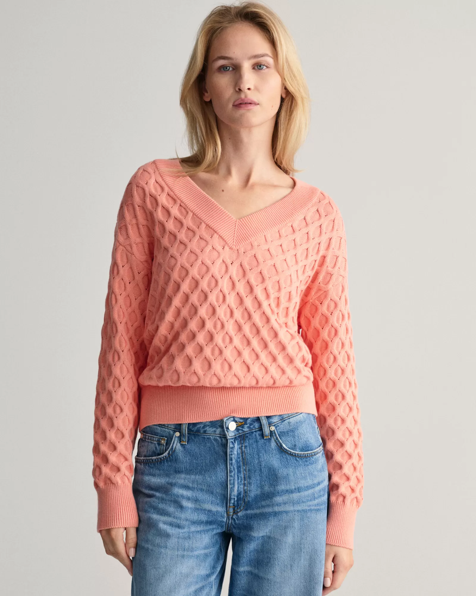 GANT Textured Knit V-Neck Sweater | Stickat